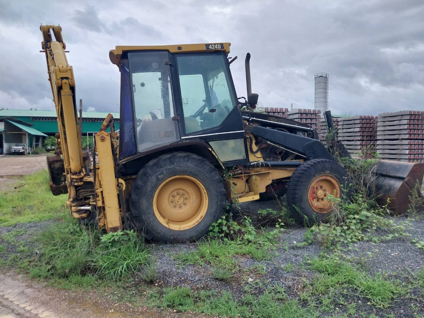 ขายรถหน้าตักหลังขุดCAT 424D ใช้งานได้ ใบซื้อขาย ราคา300,000บ.