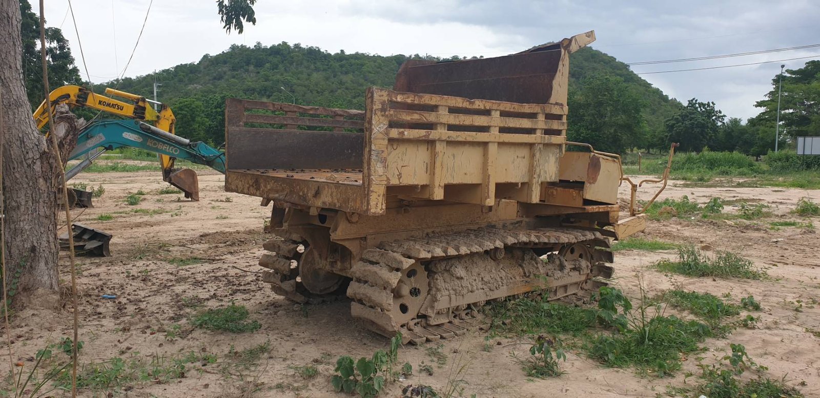 ขายรถดั้มตีนตะขาบ mitsubishi ใช้งานดีราคา250,000 บ.