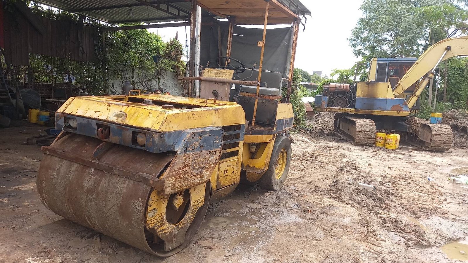 ขายรถบดขนาด 4ตัน komatsu jv40cw2 หน้าเหล็กหลังยาง 2เพลา ใช้งานได้ปกติ ราคา140,000บ.