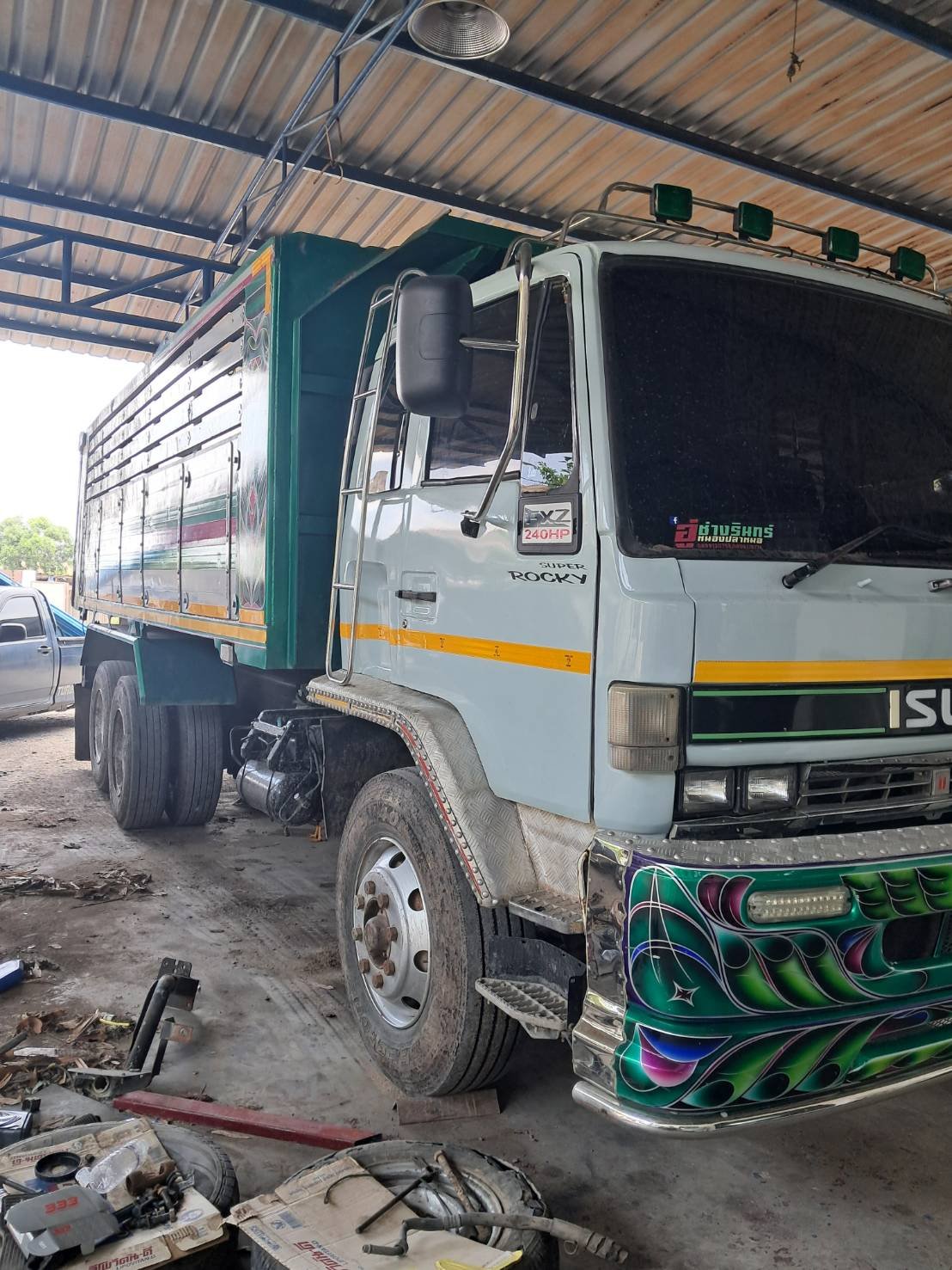 ขายรถ10ล้อ2เพลาisuzu fvzลงเครื่อง270แรง มีทะเบียนราคา595,000บ.