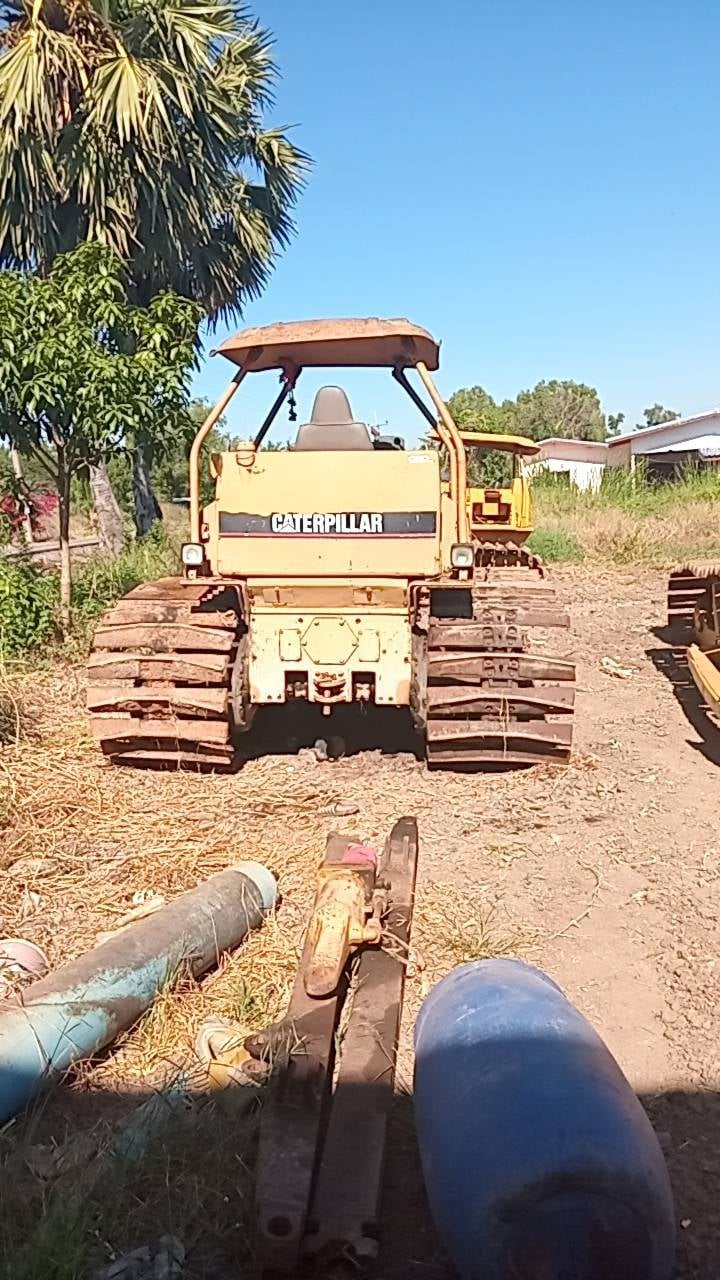 ขายแทรกเตอร์caterpillar D5B ตีนเป็ดใช้งานได้4.5แสน