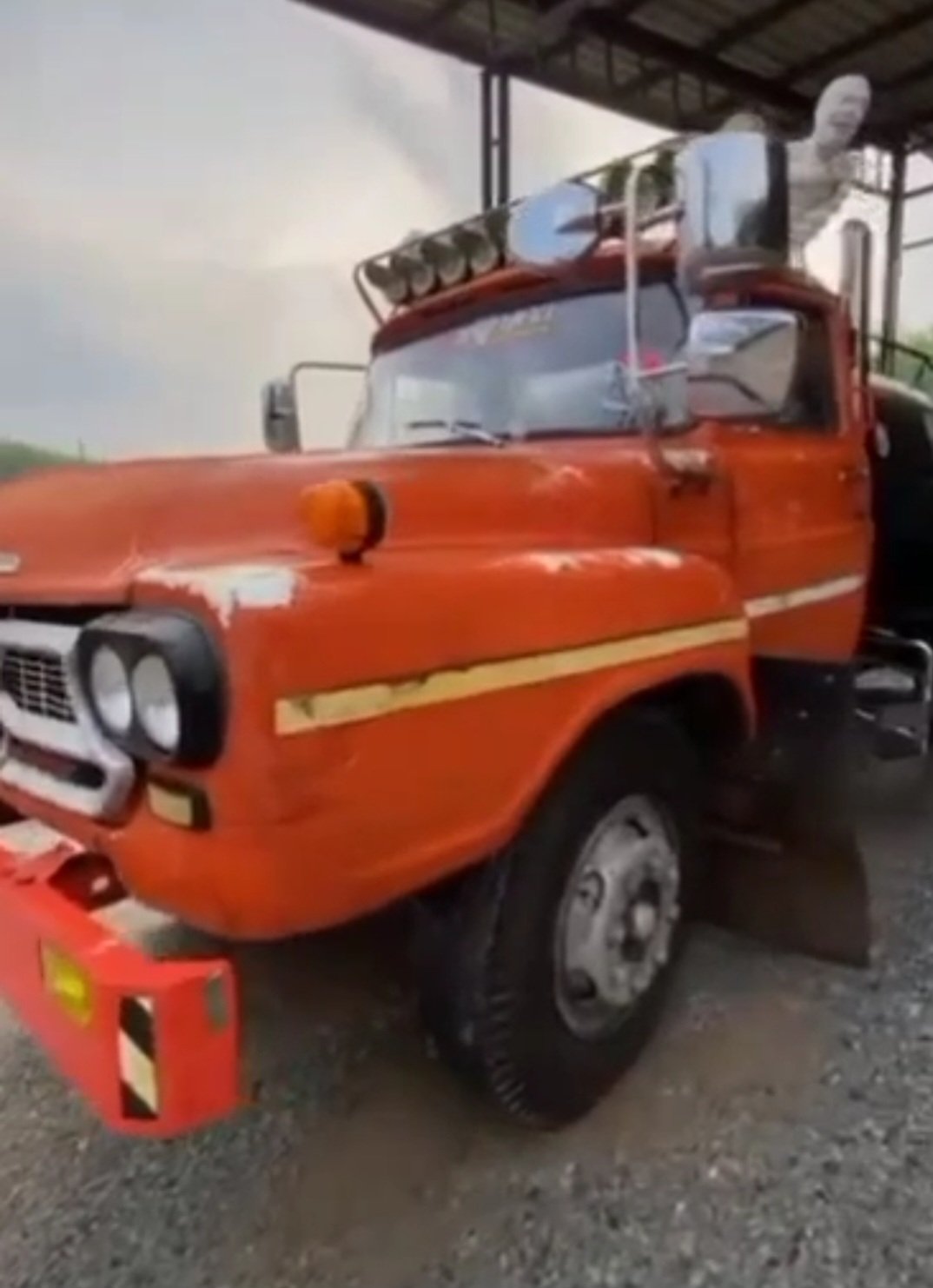 ขายรถสเปรน้ำ 6ล้อ isuzu 145 แรง เครื่อง6BB ใช้งานได้ดี เอกสารใบซื้อขาย195,000บ.
