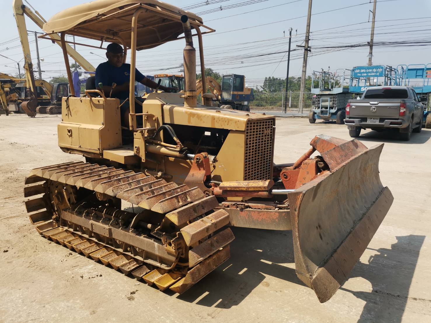 ขายแทรกเตอร์komatsu d20p-5ตีนเป็ด ใช้งานได้
ราคา180,000