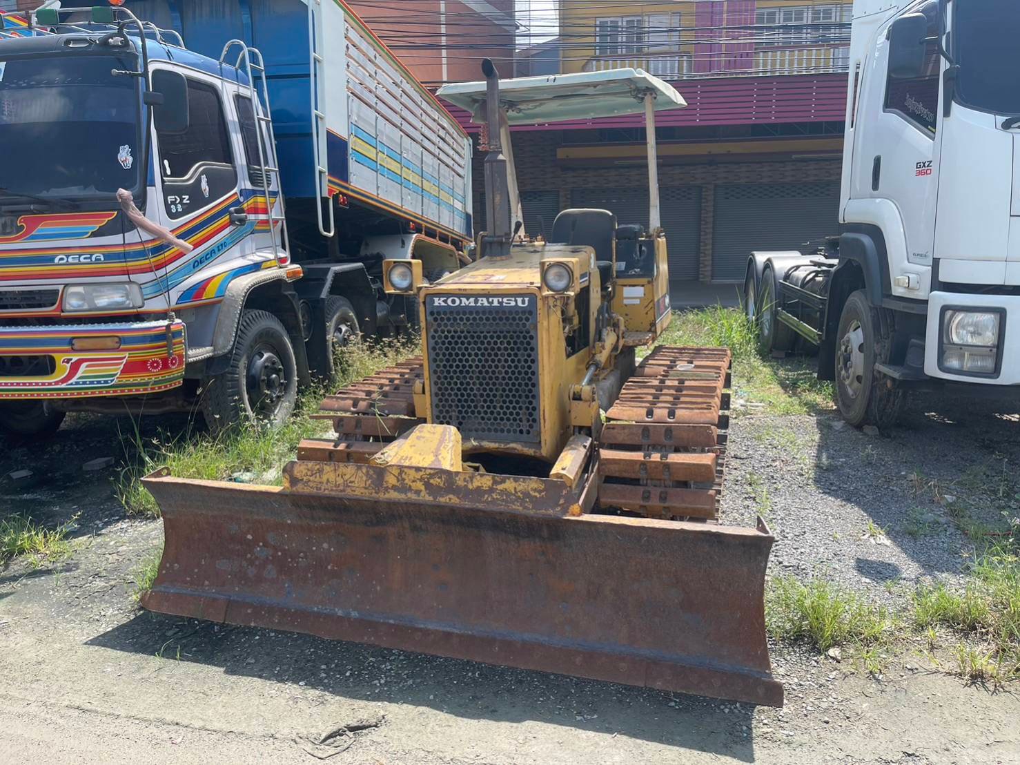 ขายแทรกเตอร์komatsu D20p-6ตีนเป็ด  ใบมีดสไล  ใช้งานได้ปกติ  เกียรตัดราคา260,000บ.