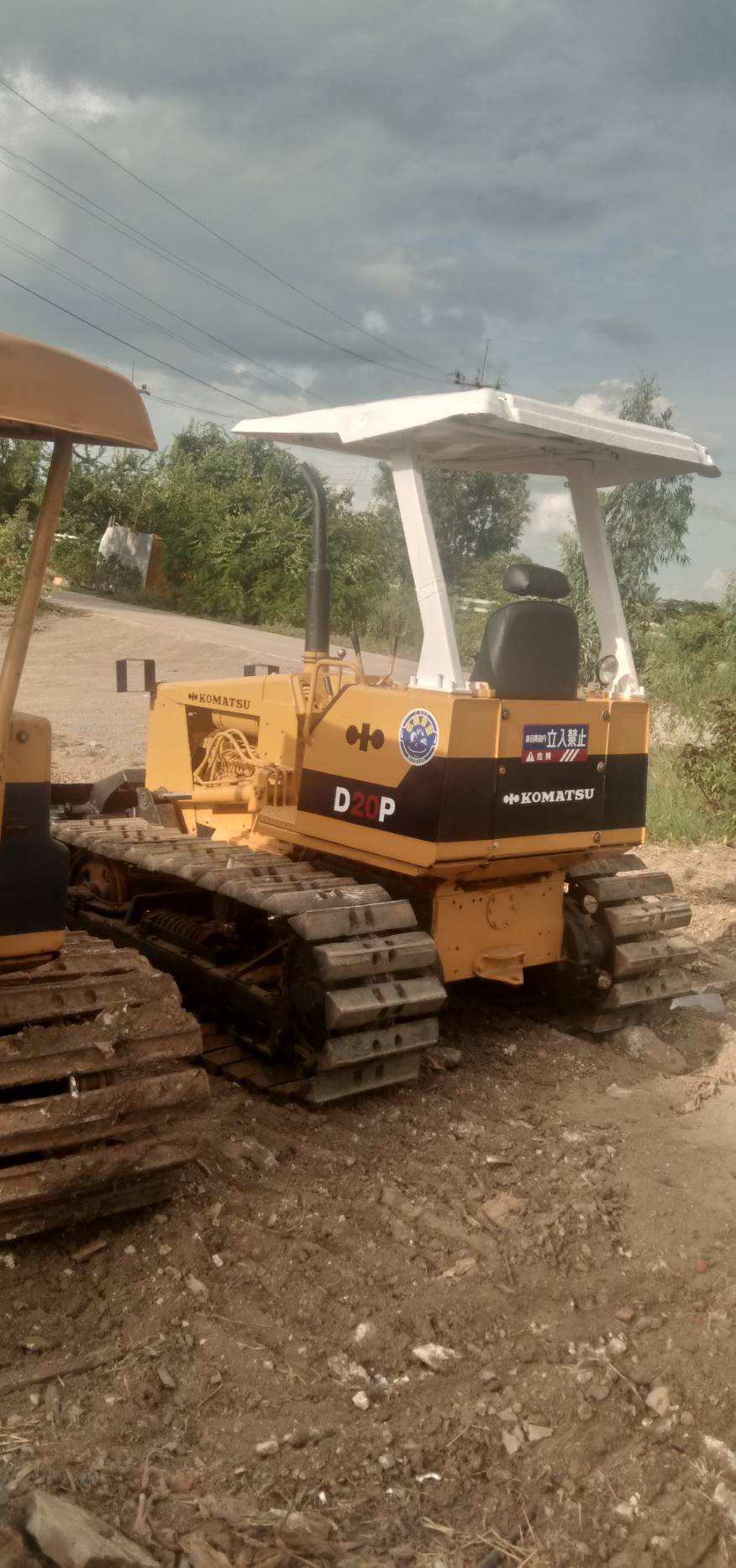 ขายแทรกเตอร์ komatsu D20p-6รถใช้งานได้ปกติราคา230,000บ. ขายแทรกเตอร์ komatsu D20p-6รถใช้งานได้ปกติราคา230,000บ.