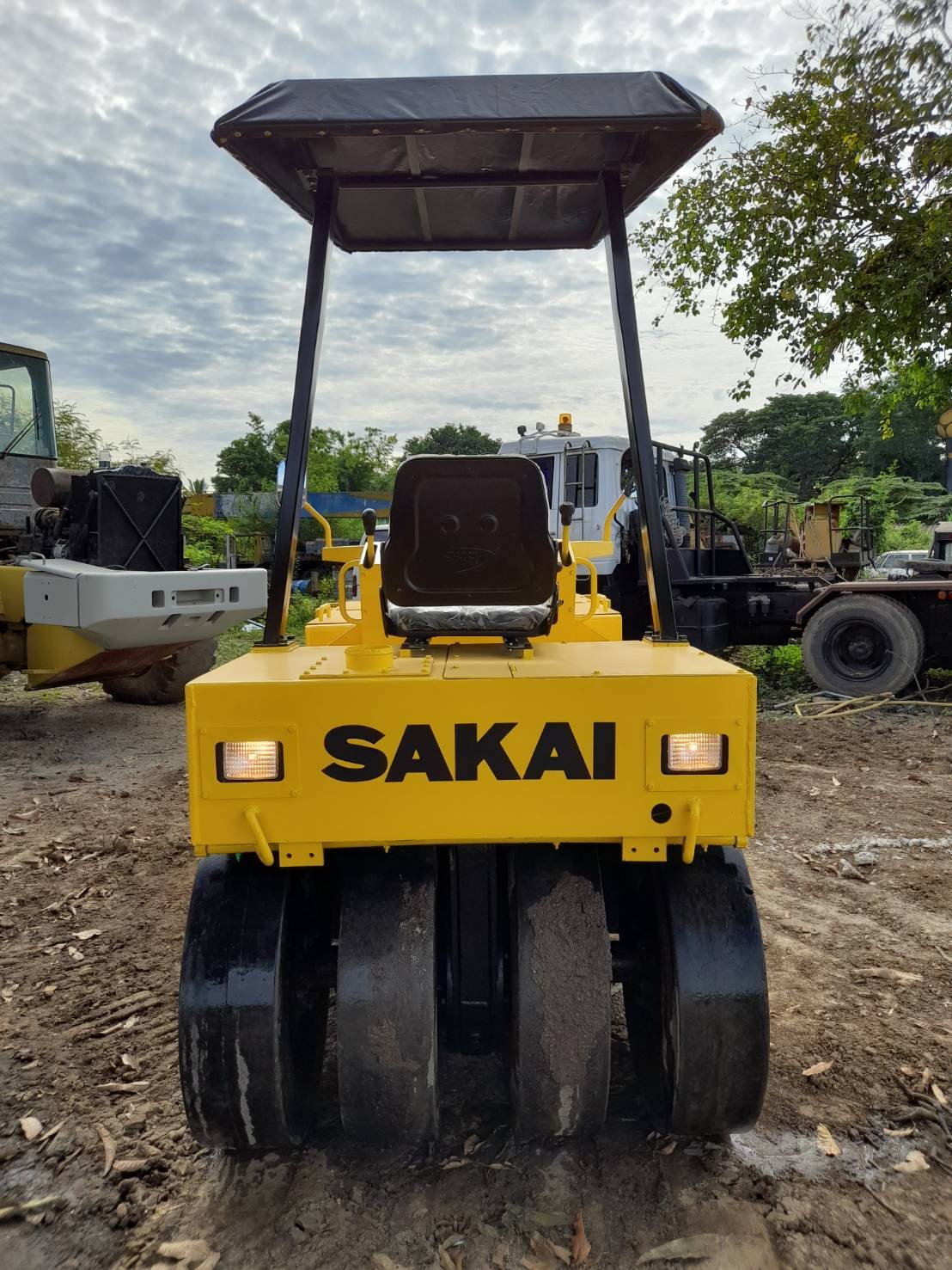 ขายรถบด4ตันหน้าเหล็กหลังยาง sakai  tw41 ใช้งานดี ทำงานได้ดีปกติ เอกส่รใบซื้อขาย ราคา280,000บ.