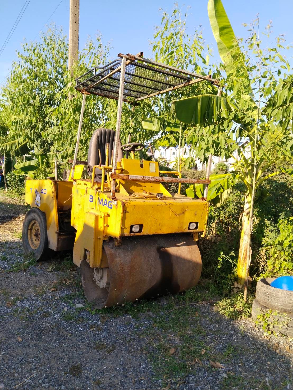 รถบด4ตันกน้าเหล็ก หลังยาง bomag  ใช้งานได้
ราคา185,000บ.