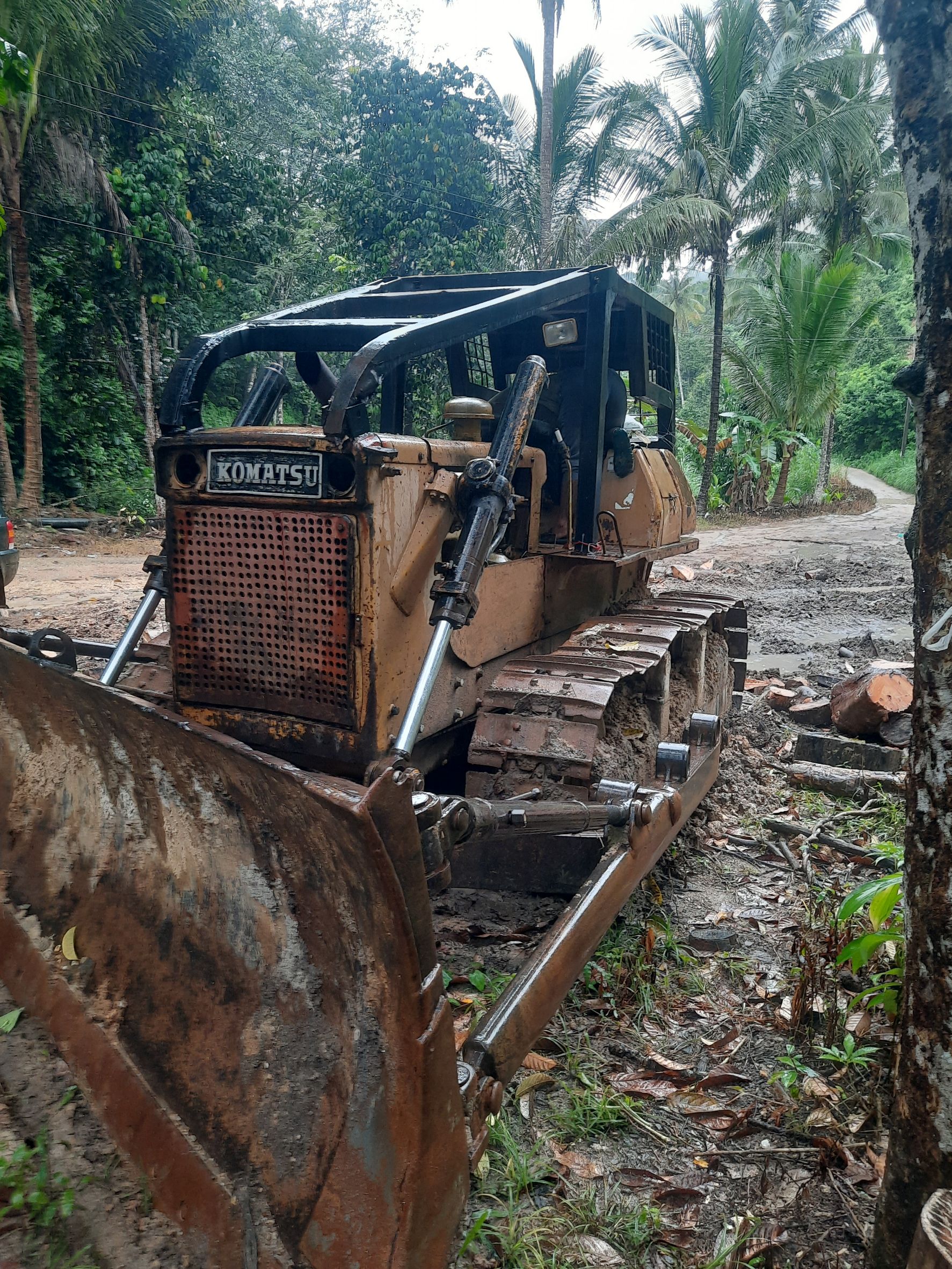 ขายแทรกเตอร์komatsu d60a ตีนไก่ รถทำงานดีใช้งานดีปกติขายถูกราคา350,000บ.