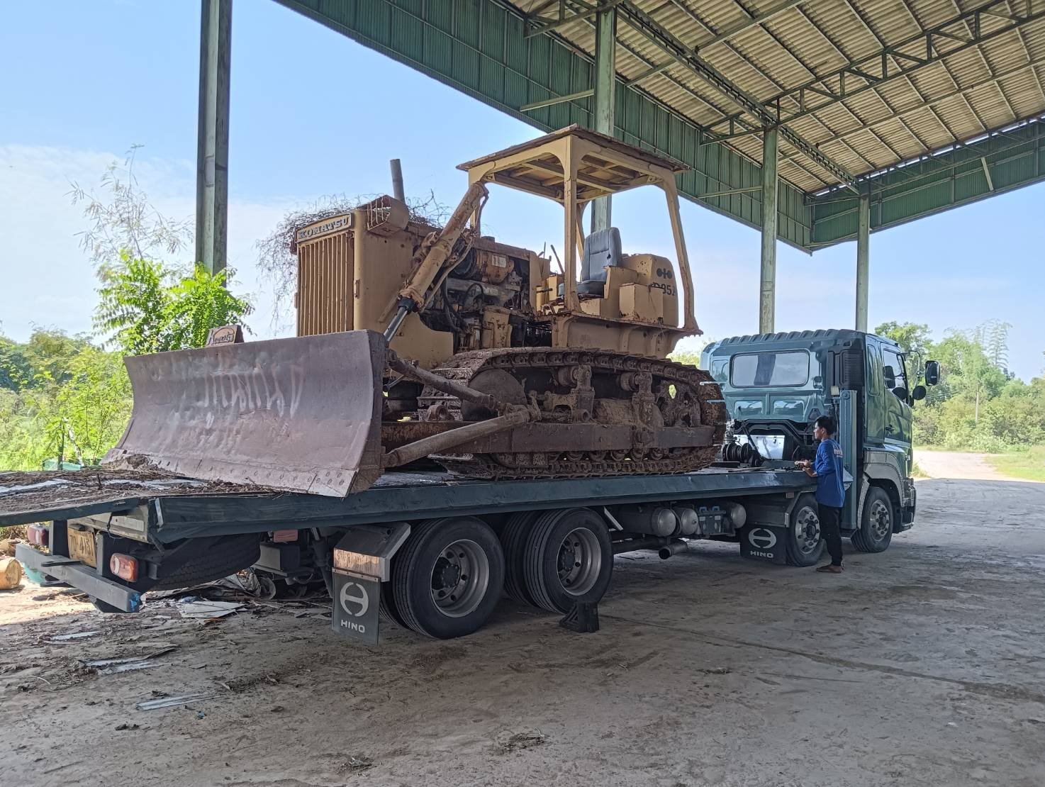 ขายแทรกเตอร์komatsu D60a-3 ตีนไก่    
เที่ยบเท่าD6 เอกสารใบซื้อขาย ราคา270,000บ.