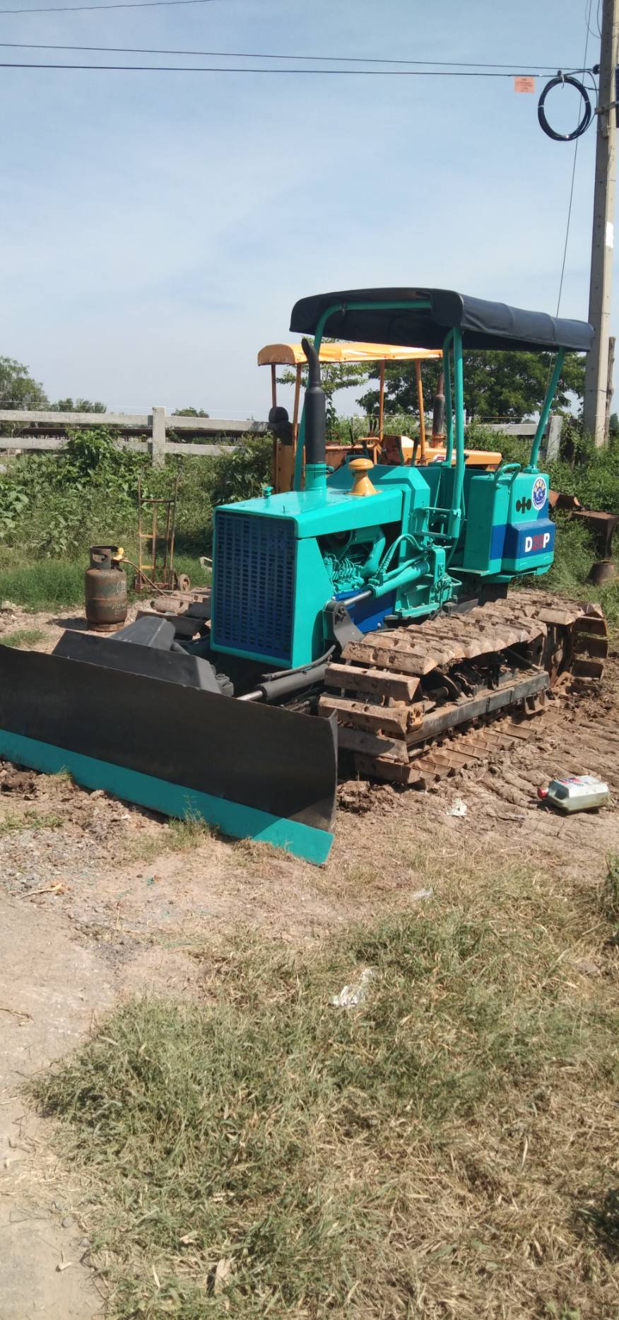 ขายแทรกเตอร์komatsu  D20p-5ตีนเป็ด รถใช้งานได้ดีปกติ ทำงานดีราคา210,000บ.