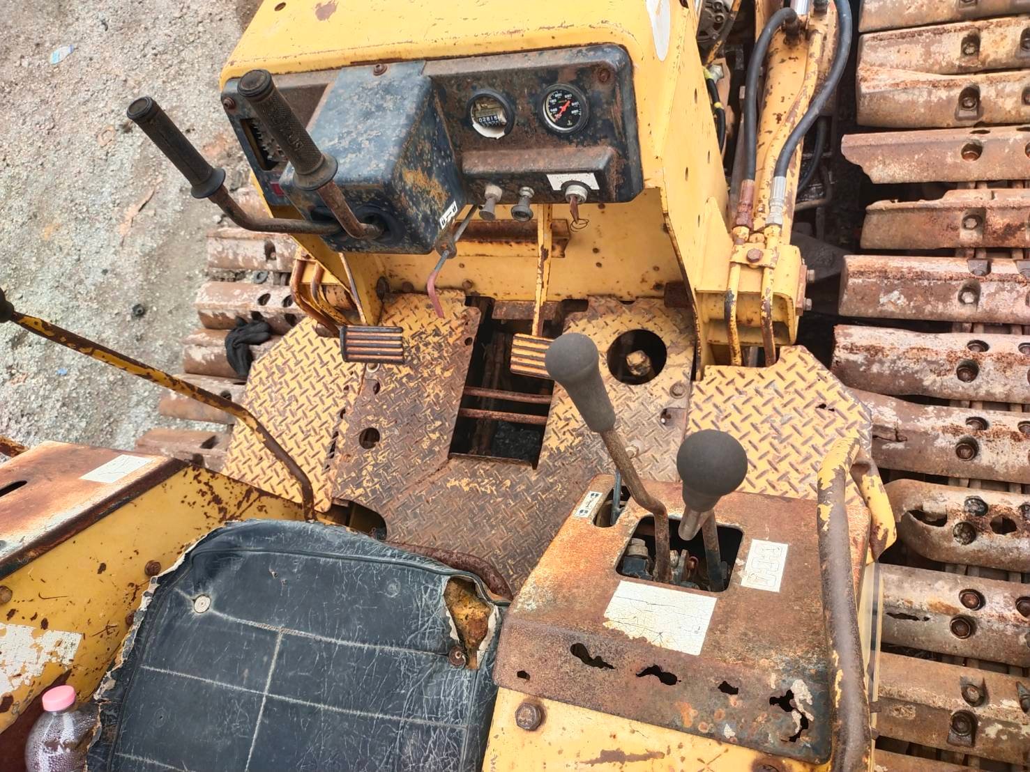 ขายแทรกเตอร์komatsu D20p-6 ตีนเป็ด ใบมีดสไล้ ใช้งานได้ ราคา155,000บ. ขายแทรกเตอร์komatsu D20p-6 ตีนเป็ด ใบมีดสไล้ ใช้งานได้ ราคา155,000บ.