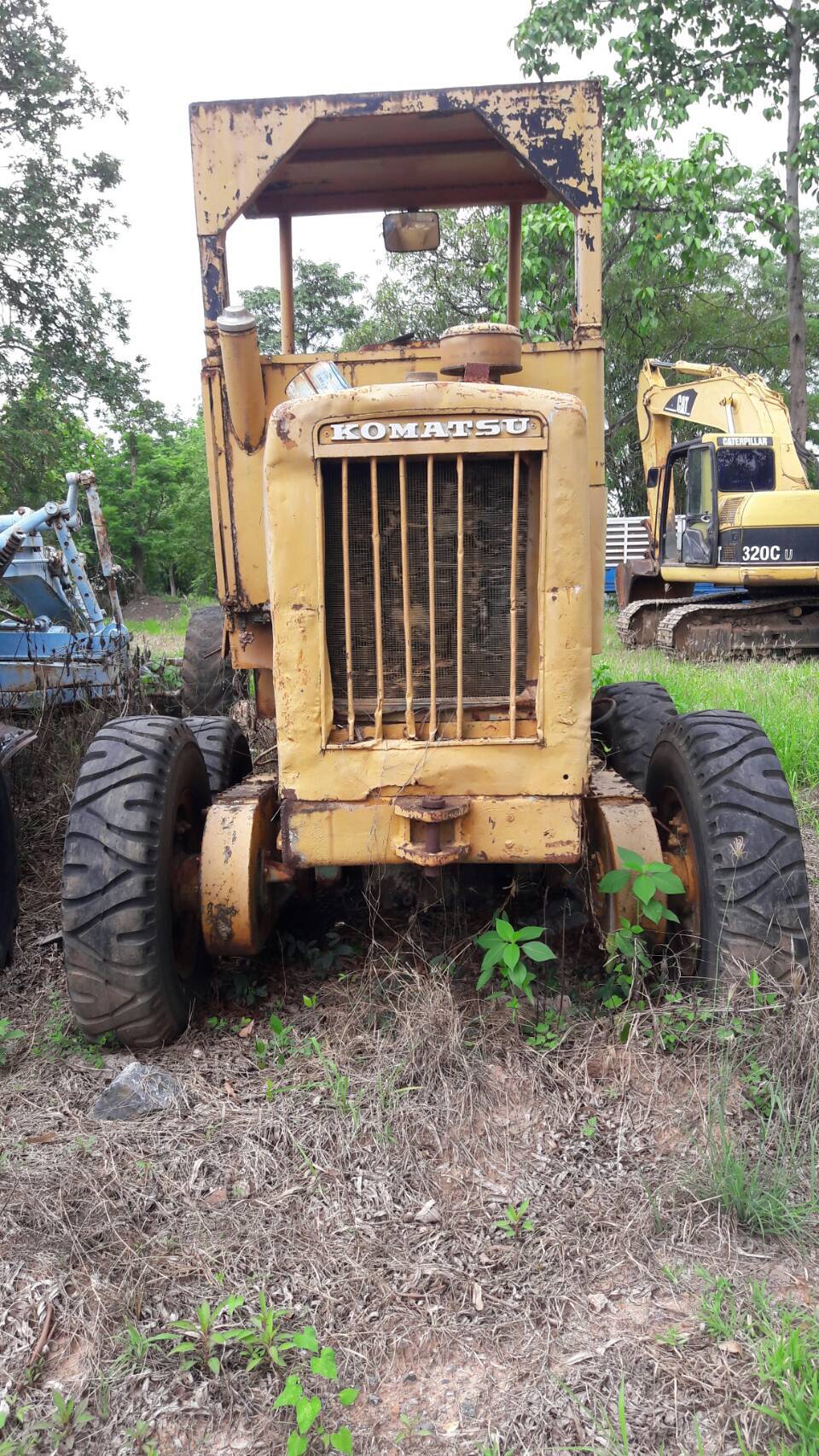 ขายรถเกรดเดอร์komatsu ใช้งานได้ราคา220,000บ. ขายรถเกรดเดอร์komatsu ใช้งานได้ราคา220,000บ.