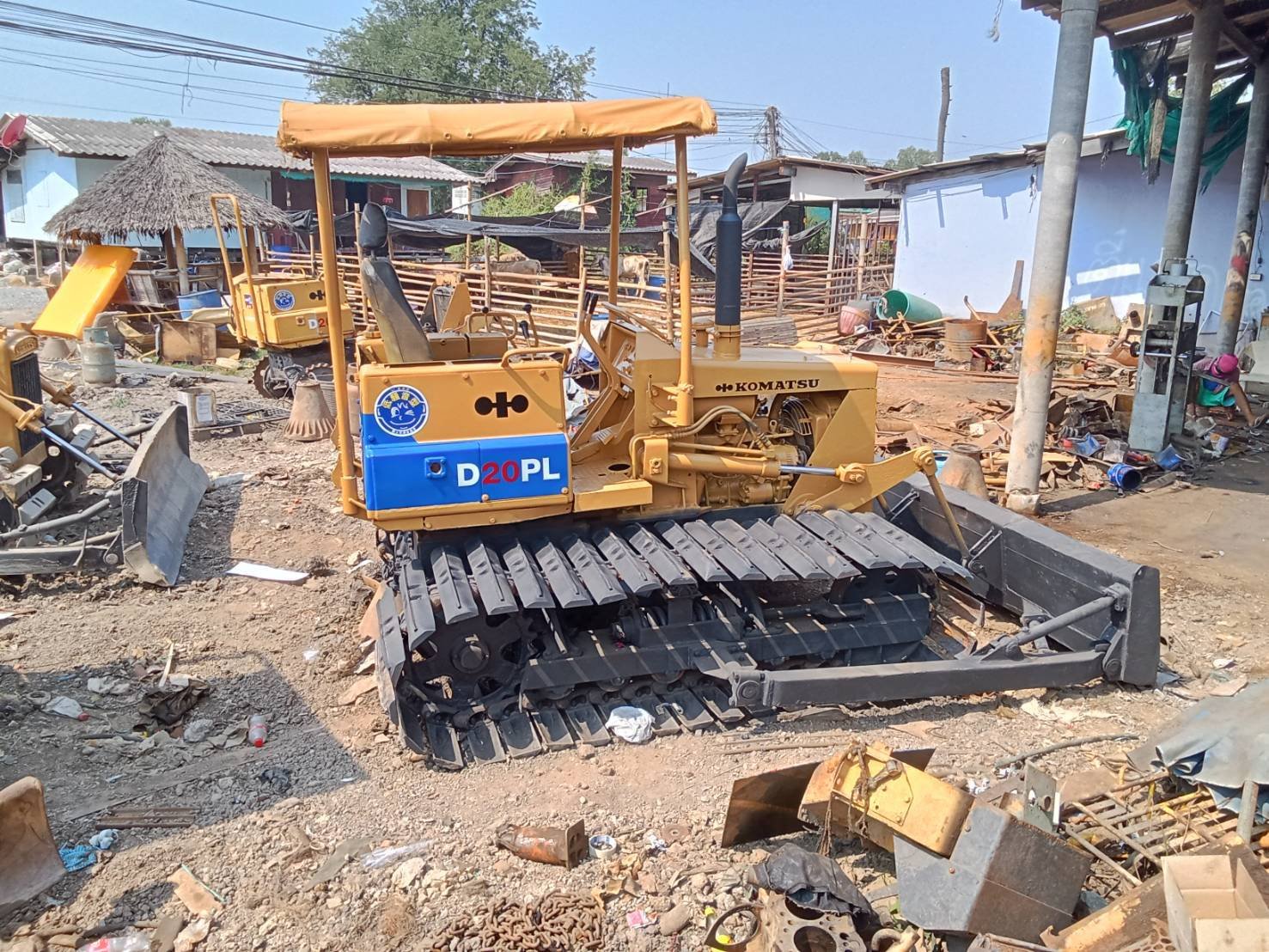 ขายแทรกเตอร์komatsu D20pl-5 ตีนเป็ด ใบ70ซม. ใช้งานดี ทำงานดีปกติ ราคา195,000บ.