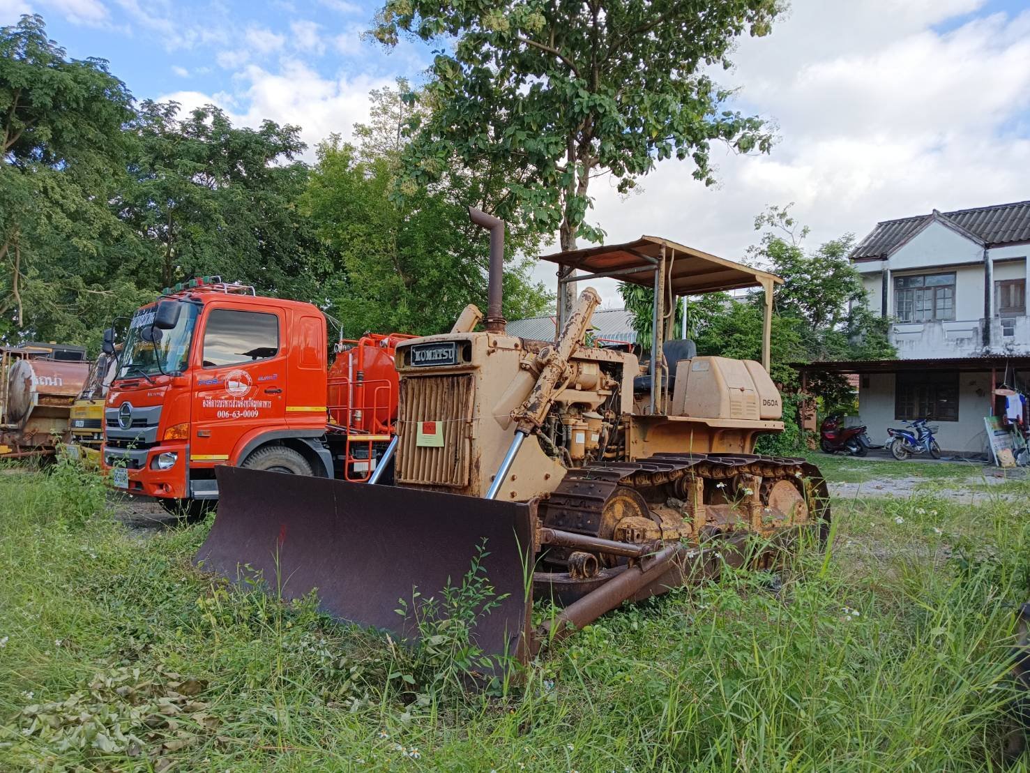 ขายแทรกเตอร์komatsu D60a-6ตีนไก่ ใช้งานได้ราคา450,000บ.