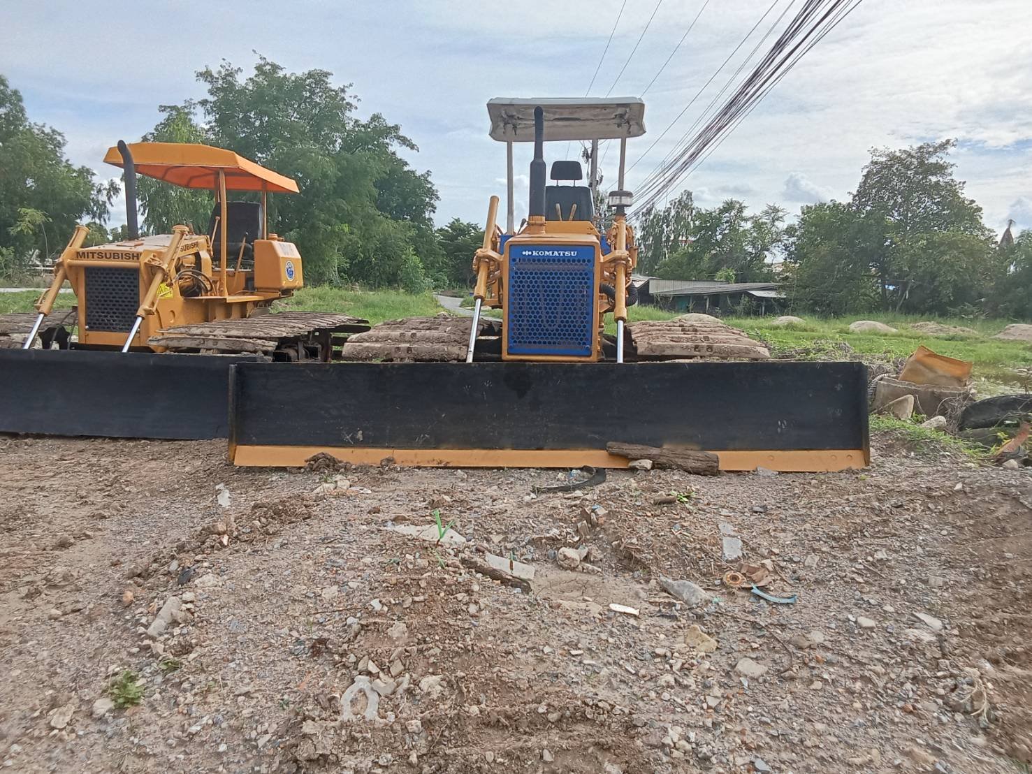 ขายแทรกเตอร์ komatsu D20pll-5ตีนเป็ด1เมตร เกียรตัด ใช้งานดี แรงดีมากราคา270,000บ.