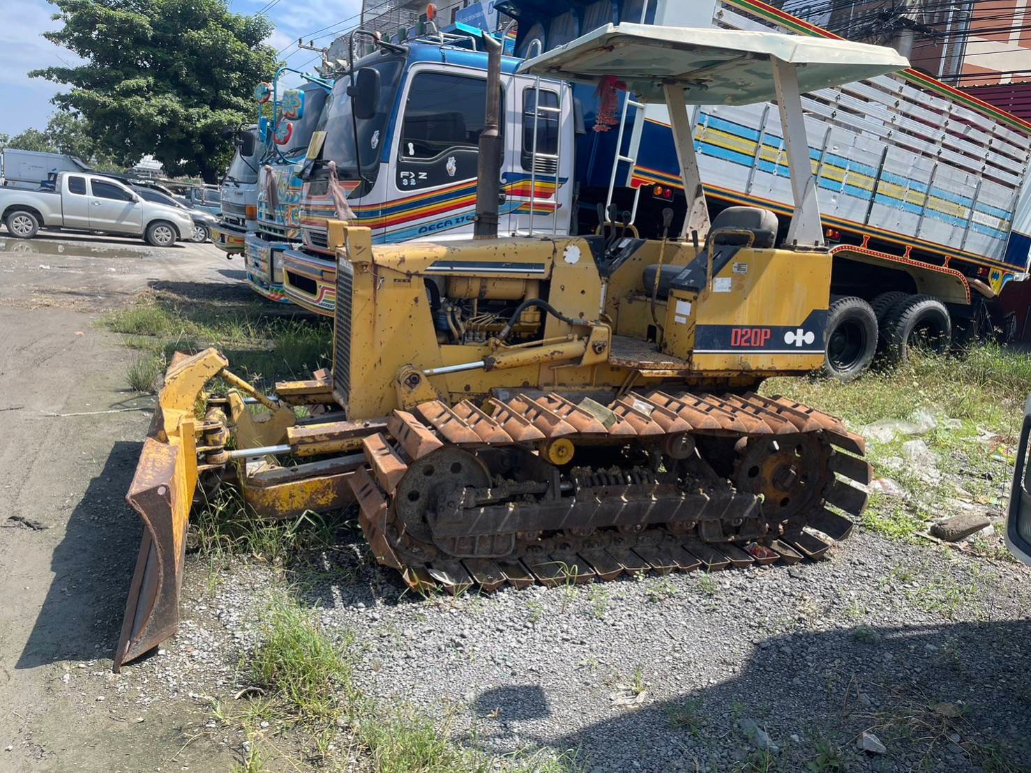 ขายแทรกเตอร์komatsu D20p-6ตีนเป็ด  ใบมีดสไล  ใช้งานได้ปกติ  เกียรตัดราคา260,000บ.