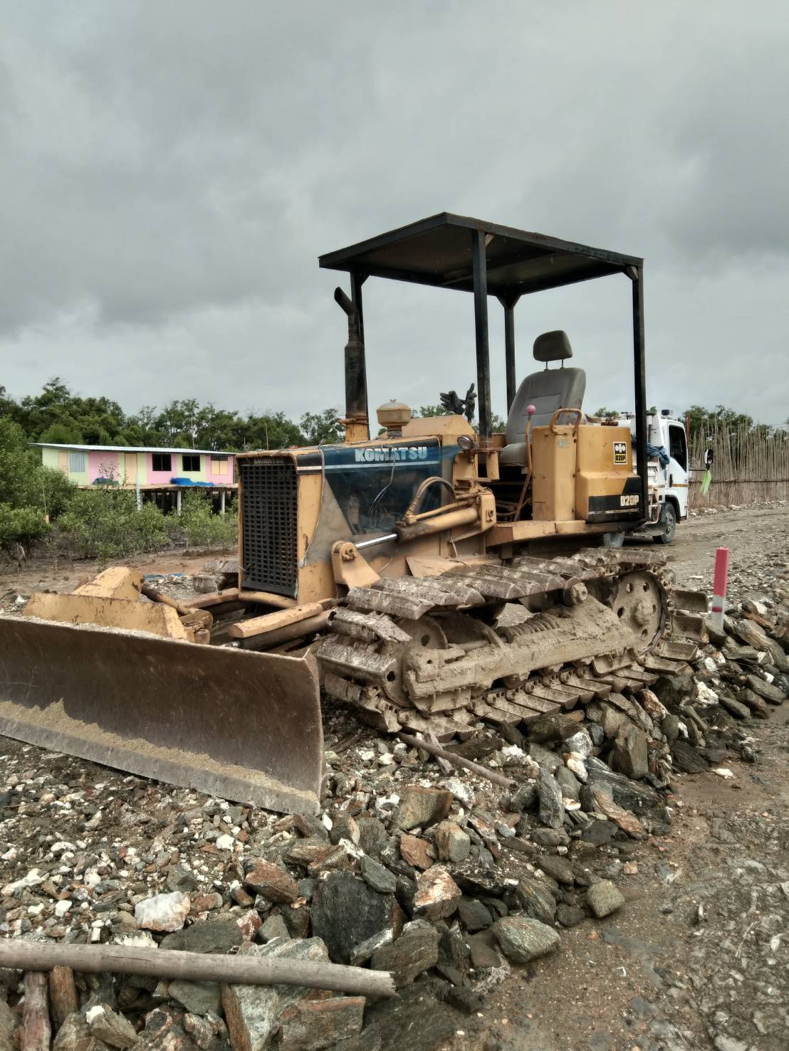 ขายแทรกเตอร์komatsu D20P-5 ตีนเป็ดใบมีดสไล้ ใช้งานดี ราคา115,000บ. ขายแทรกเตอร์komatsu D20P-5 ตีนเป็ดใบมีดสไล้ ใช้งานดี ราคา115,000บ.