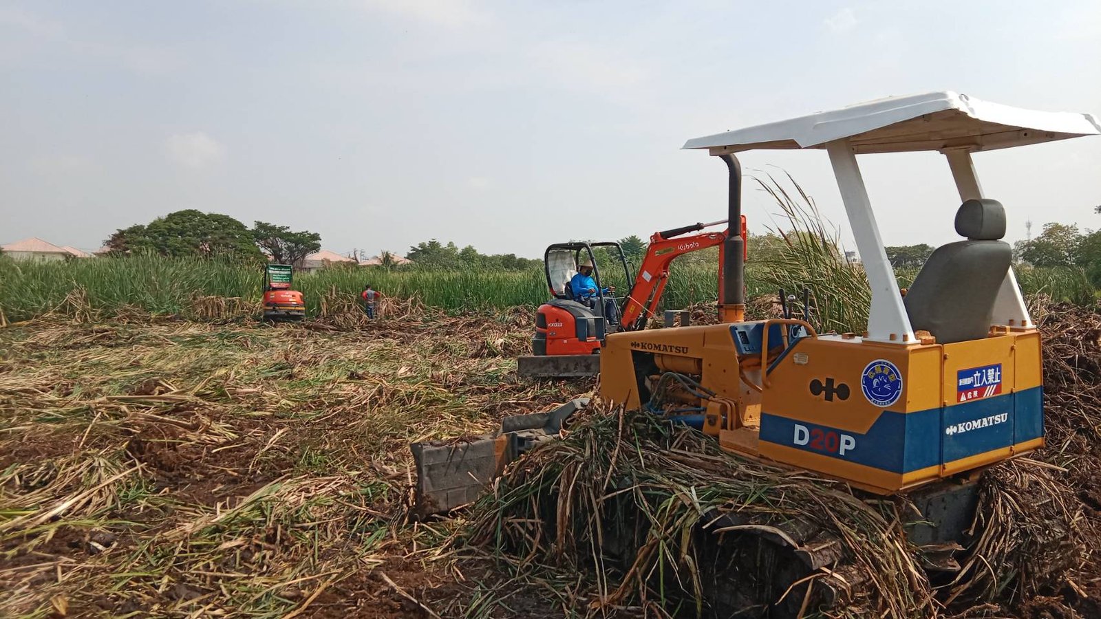ขายแทรกเตอร์komatsu D20p-6 ตีนเป็ด ใบมีดสไล้ ใช้งานปกติ ราคา180,000ย.