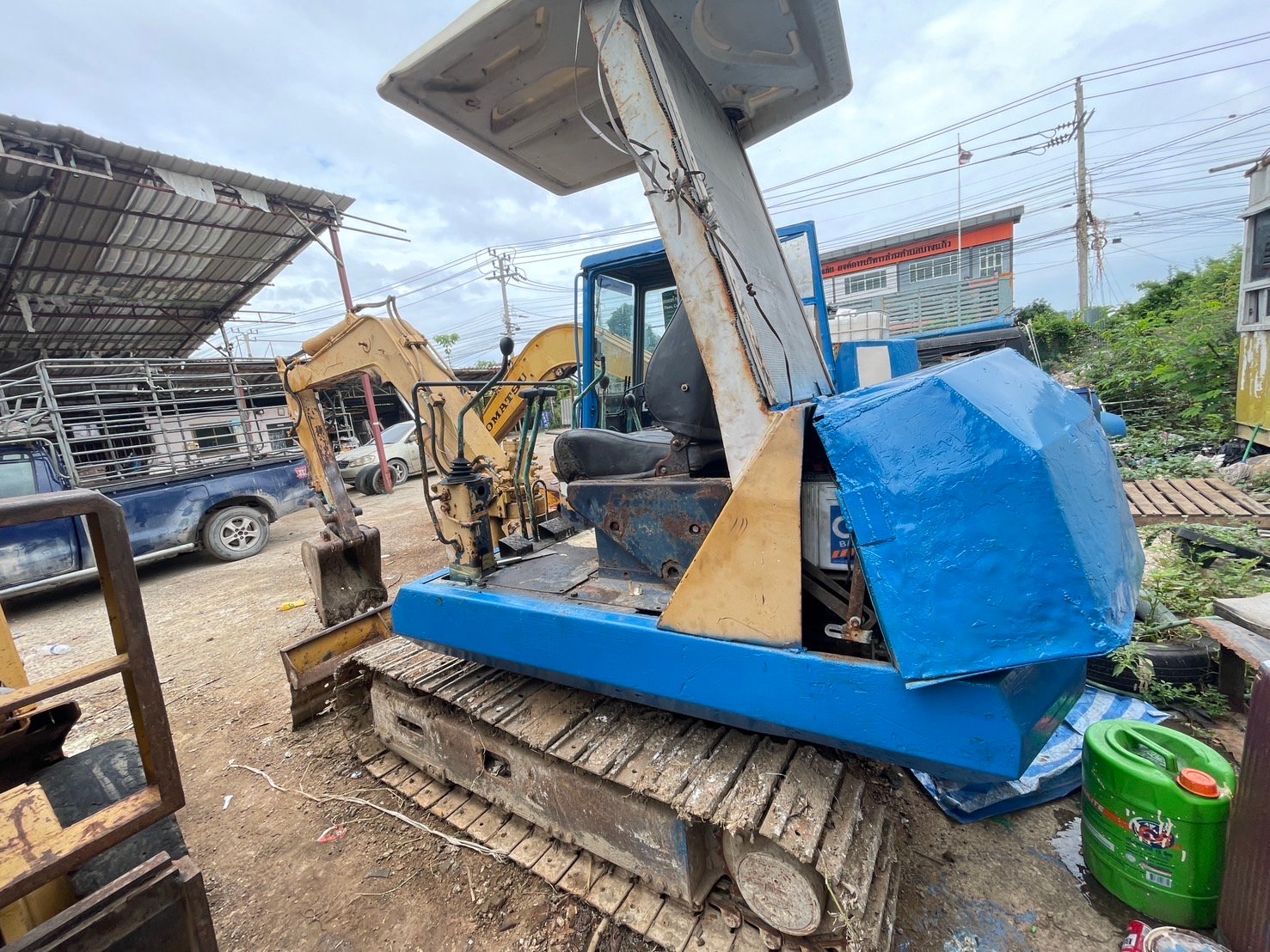 ขายแม็คโครkomatsu pc20-5 ใช้งานได้ ราคา125,000บ. ขายแม็คโครkomatsu pc20-5 ใช้งานได้ ราคา125,000บ.