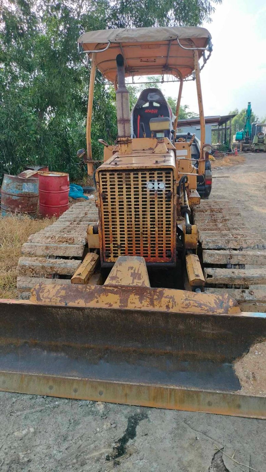 ขายแทรกเตอร์komatsu D20p-5ตีนเป็ด ใบมีดสไล้ใช้งานดีปกติ ราคา165,000บ.