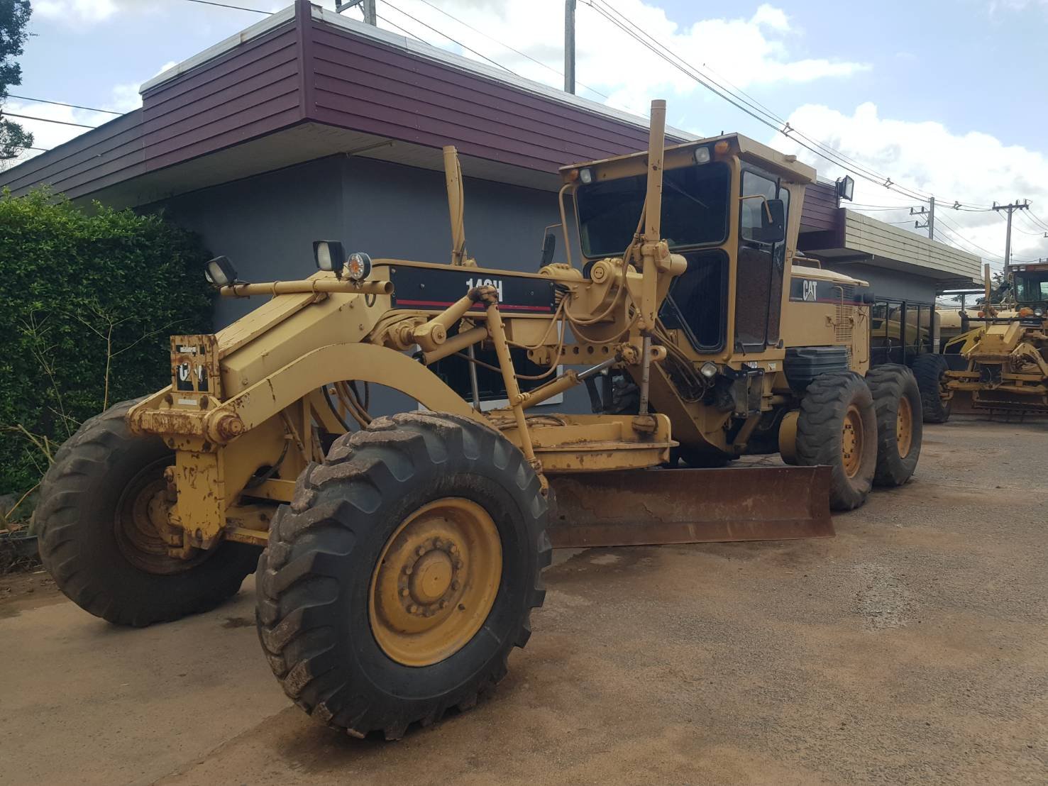 ขายรถเกรดเดอร์caterpillar 140Hใช้งานปกติ เอกสารเล่มทะเบียนราคา2,350,000บ.