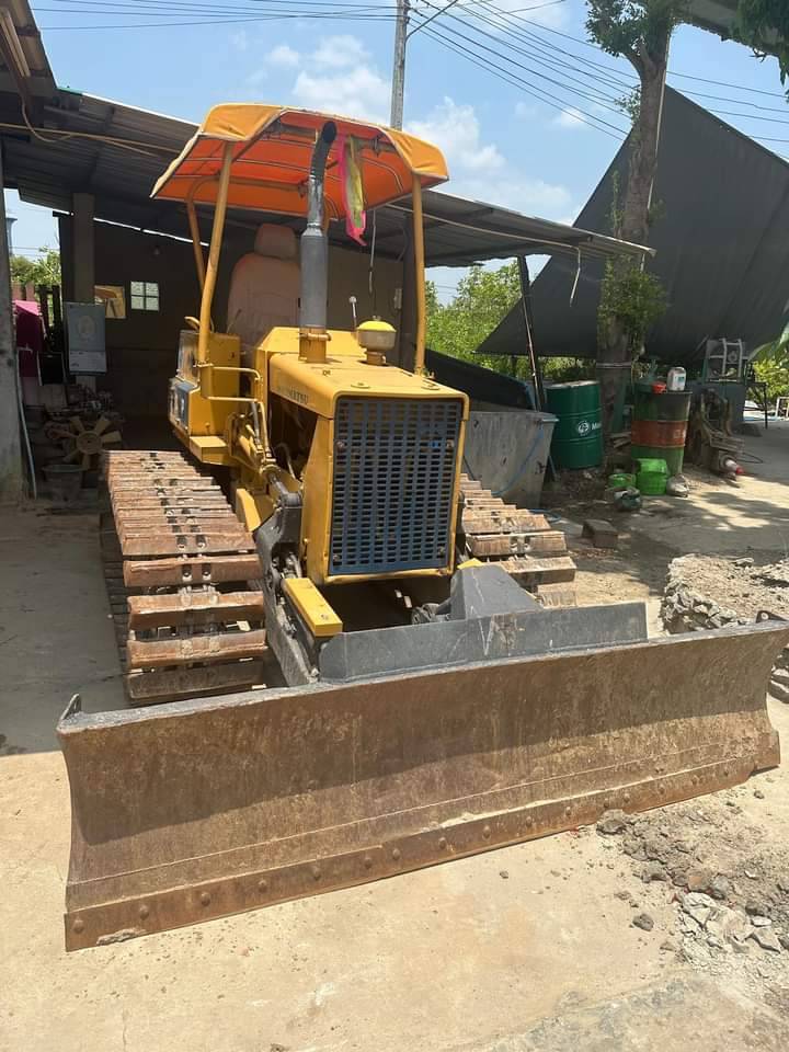 ขายแทรกเตอร์komatsu D20p -5ตีนเป็ด ใบมีดสไล้ ใช้งานดี ราคา195,000บ.