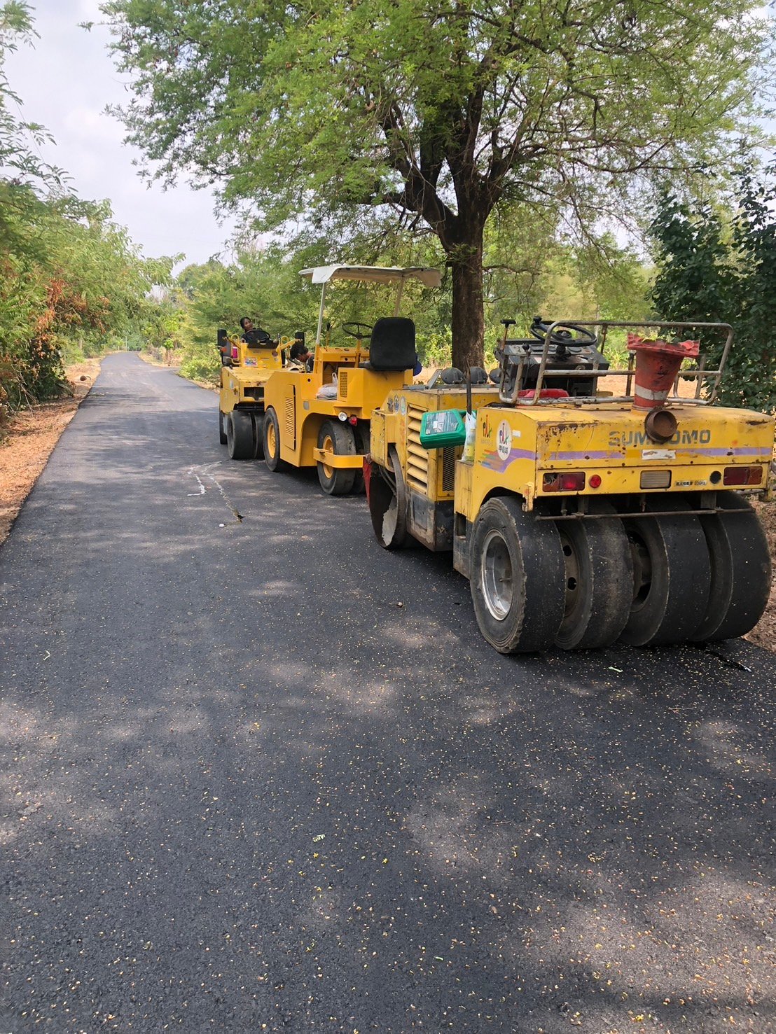 ขายรถบดรวม3คัน , รถบดหน้าเหล็กหลังยาง4ตัน  sumitomo 1คัน , รถบดล้อยาง watanabe 1คัน , รถบดล้อยางsakai 1คัน ขายเหมารวม  3 คัน ราคา380,000บ.