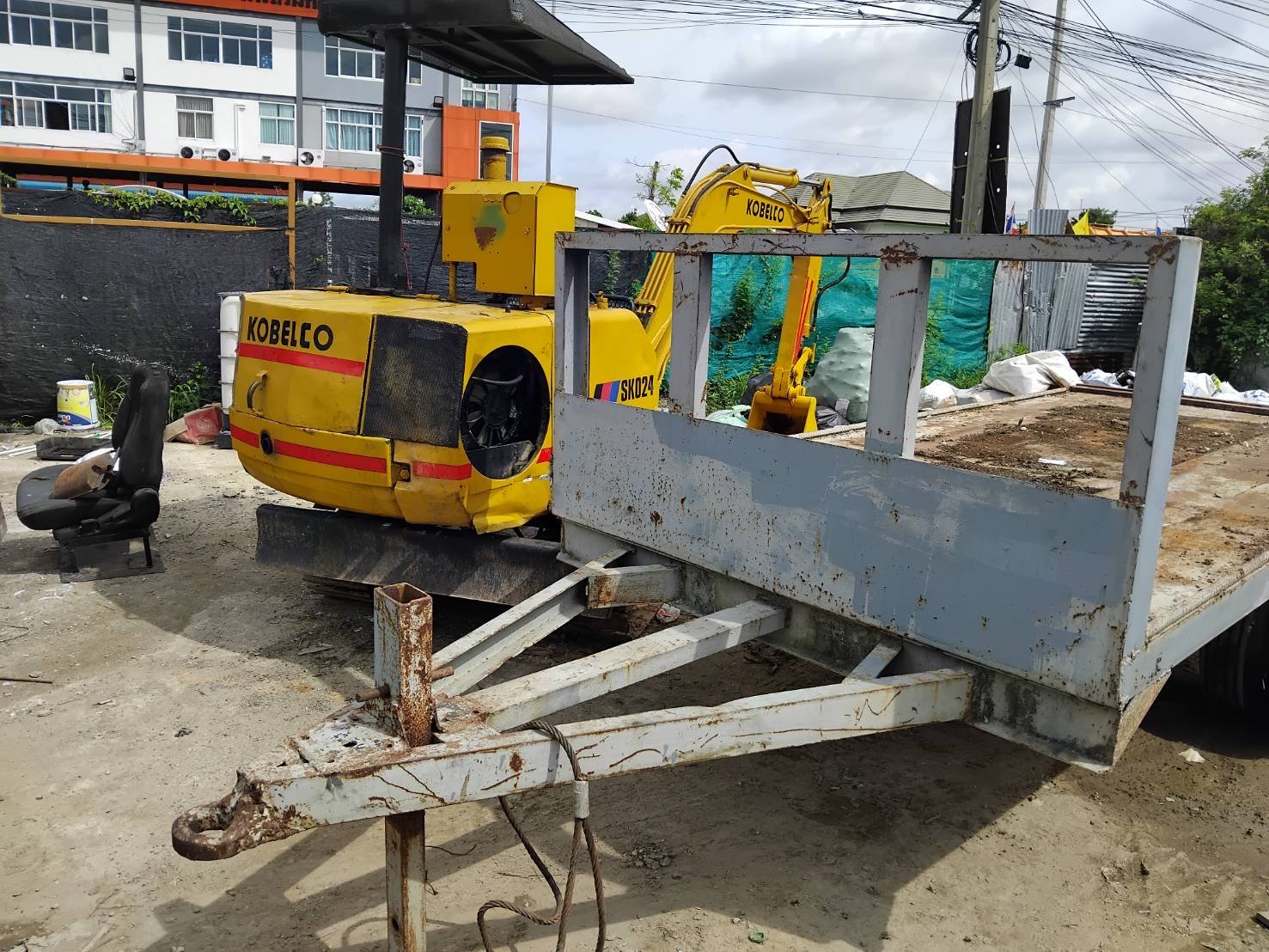 ขายแม็คโครkobelco sk024 พร้อมกับสาลี่ ใช้งานได้ราคา120,000