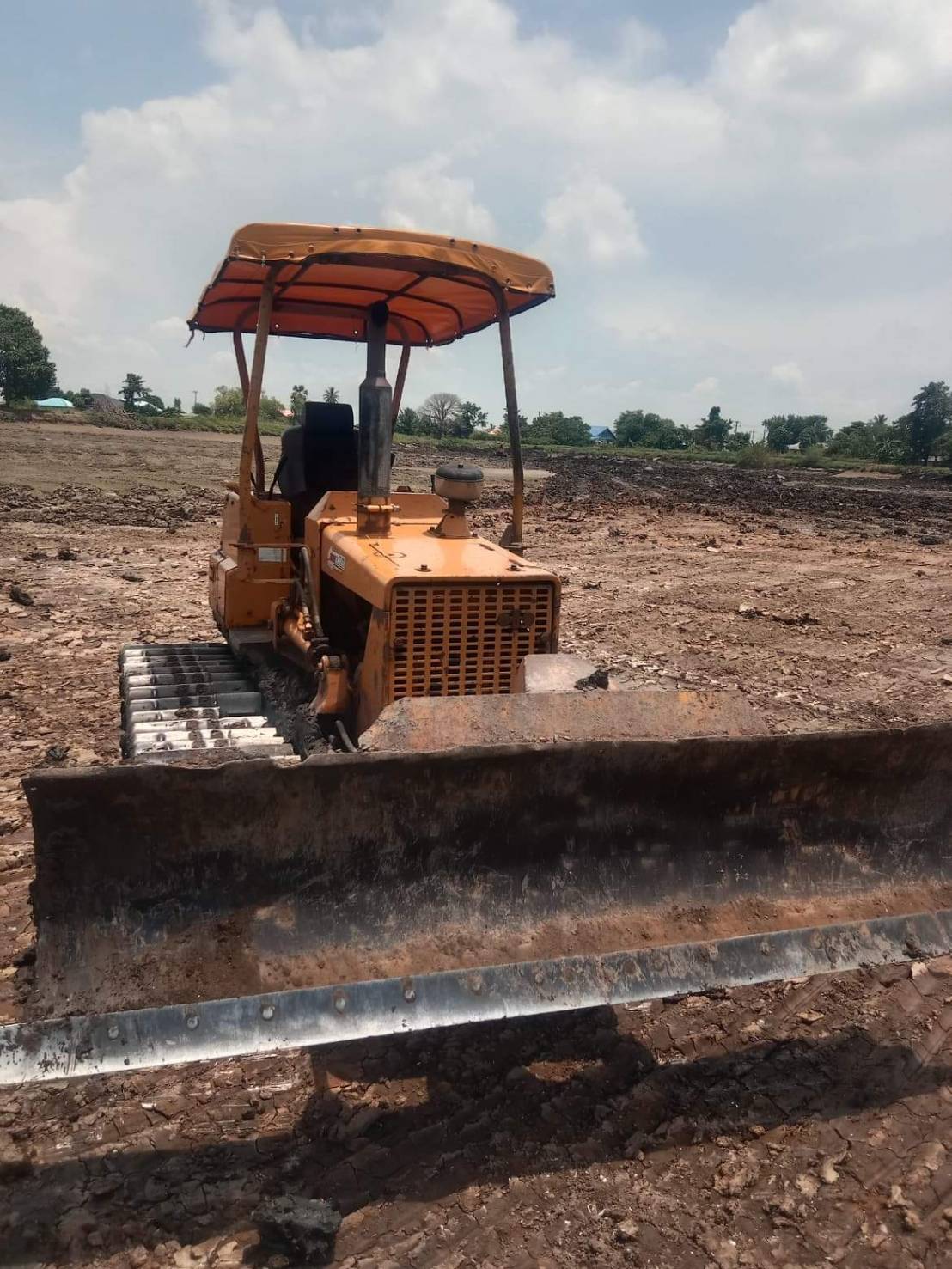 ขายแทรกเตอร์komatsu D20p-5ตีนเป็ด รถใช้งานได้ดีปกติ ราคา180,000บ.