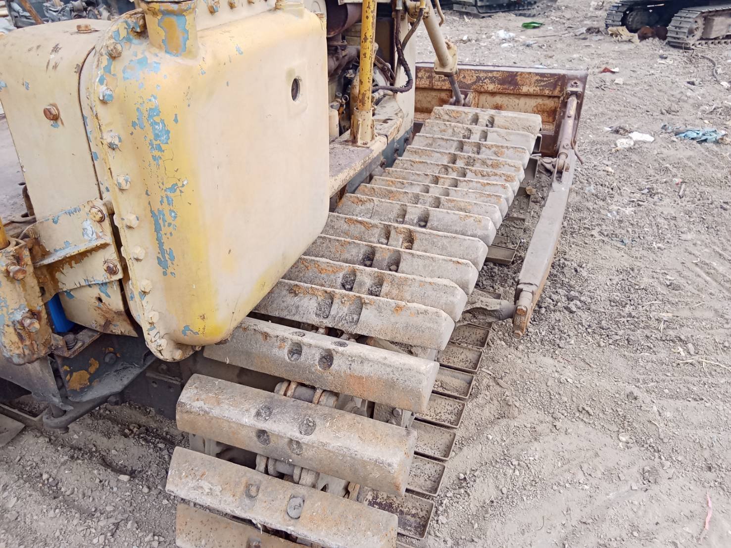 ขายแทรกเตอร์ komatsu D20p-3  ตีนเป็ด ใบ50 ใช้งานได้ปกติ ราคา120,000บ.