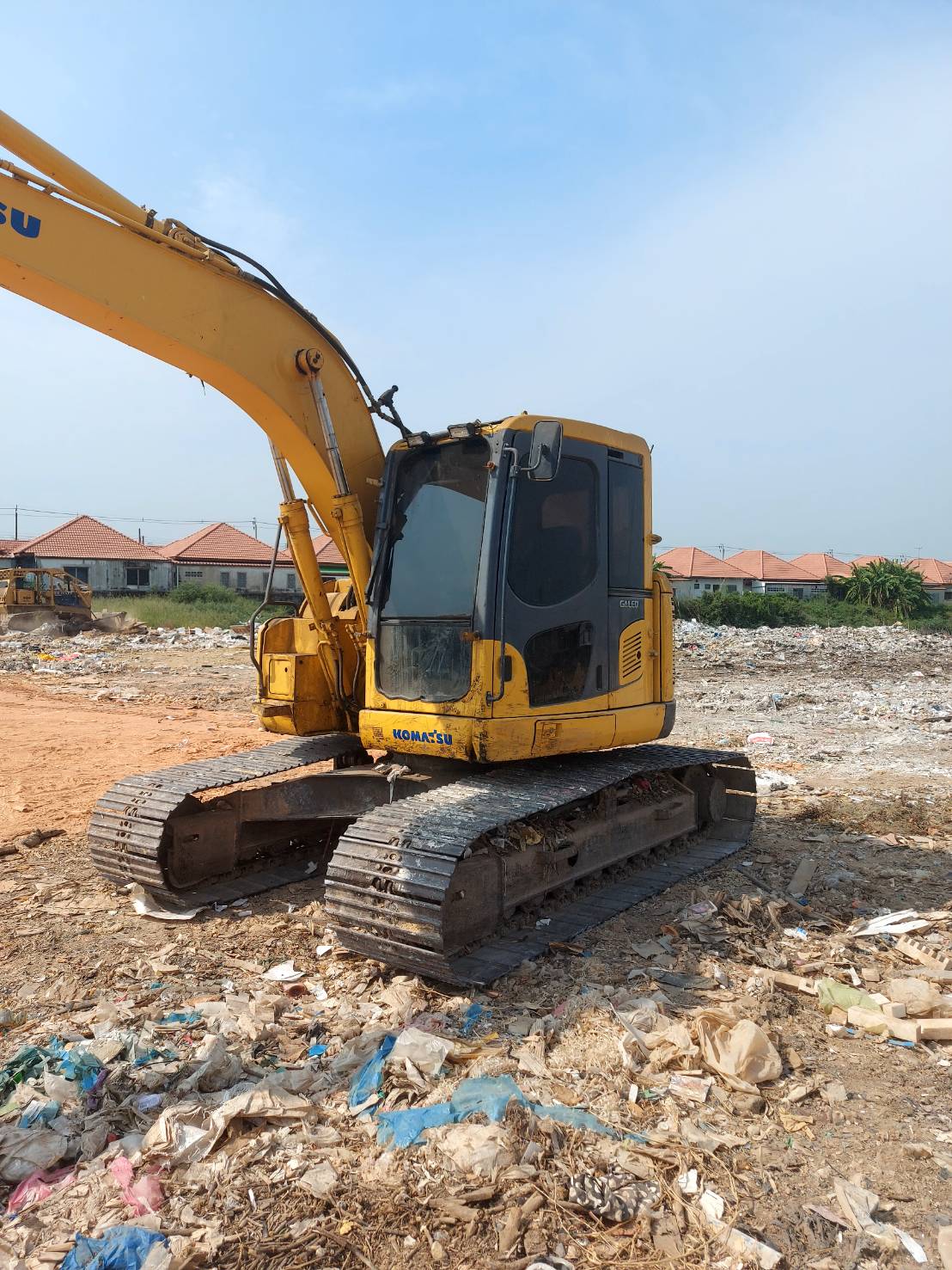 ขายแม็คโครkomatsu pc138us ใช้งานดี มีเล่มทะเบียนราคา1,380,000บ