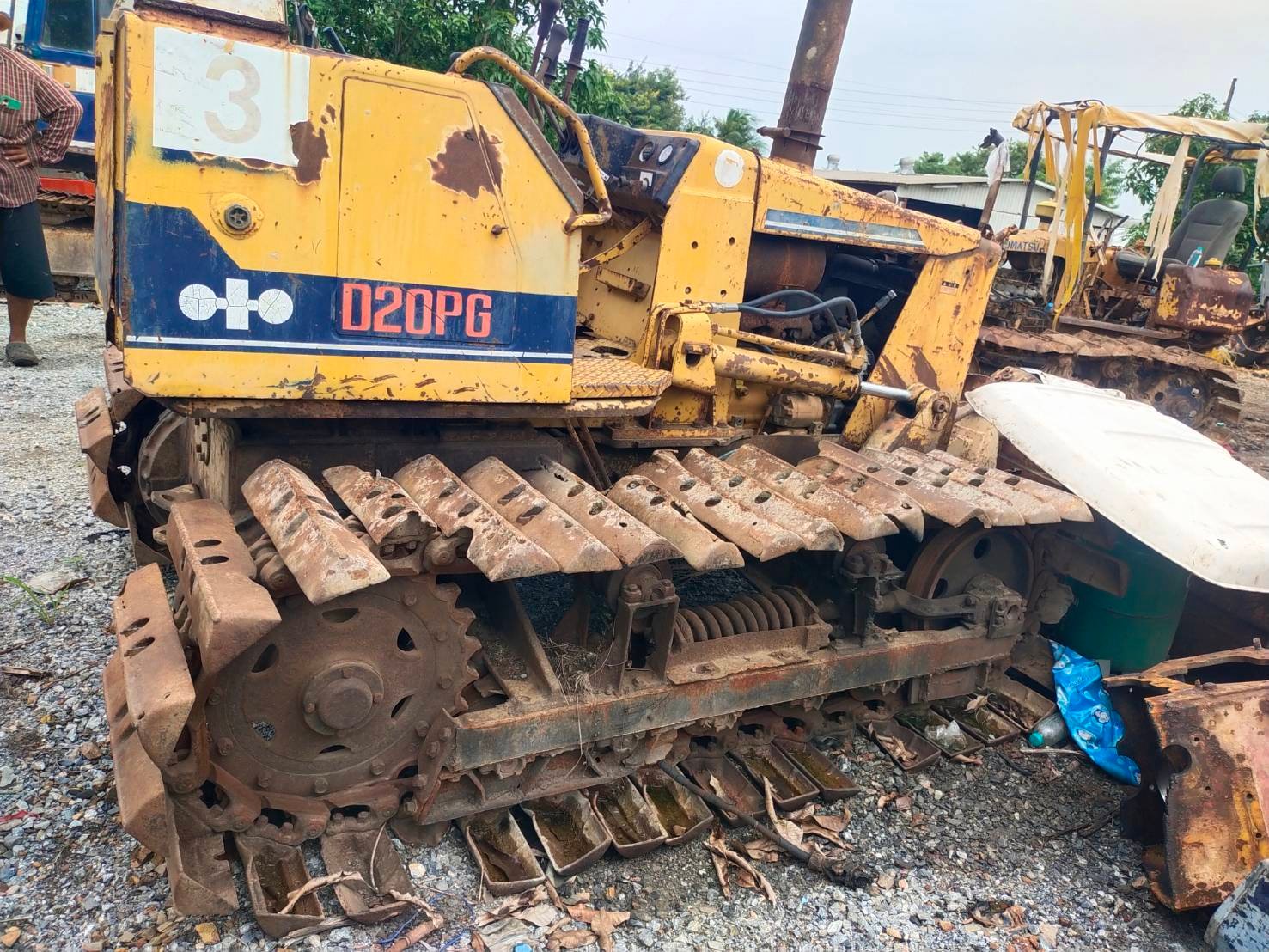 ขายแทรกเตอร์komatsu D20p-6 ตีนเป็ด ใบมีดสไล้ ใช้งานได้ ราคา155,000บ.