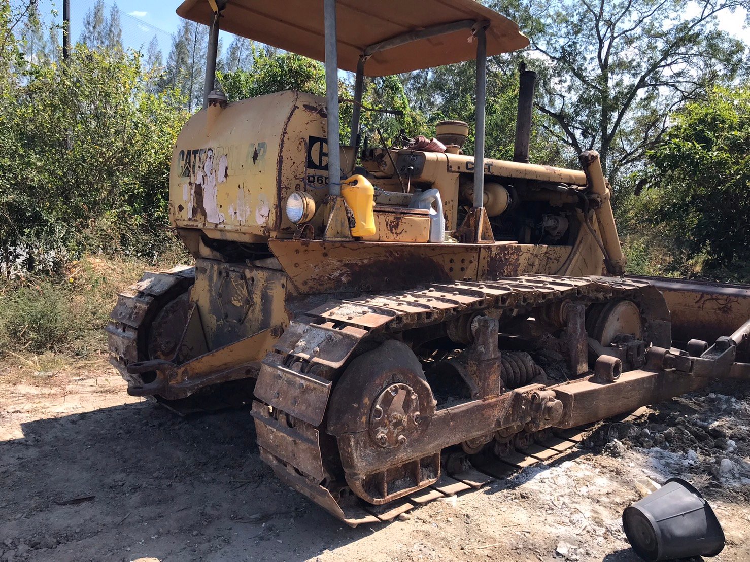 ขายแทรกเตอร์caterpillar D6C ตีนไก่ เกียรตัด ใช้งานได้ ราคา2.9แสน
