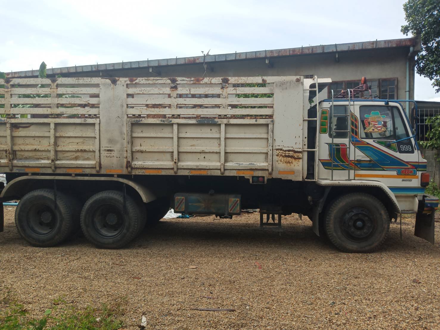 ขายรถ10ล้อดั้ม2เพลา isuzu fvm12my 175แรง ใช้งานได้ดี มีทะเบียน ราคา3 5แสน