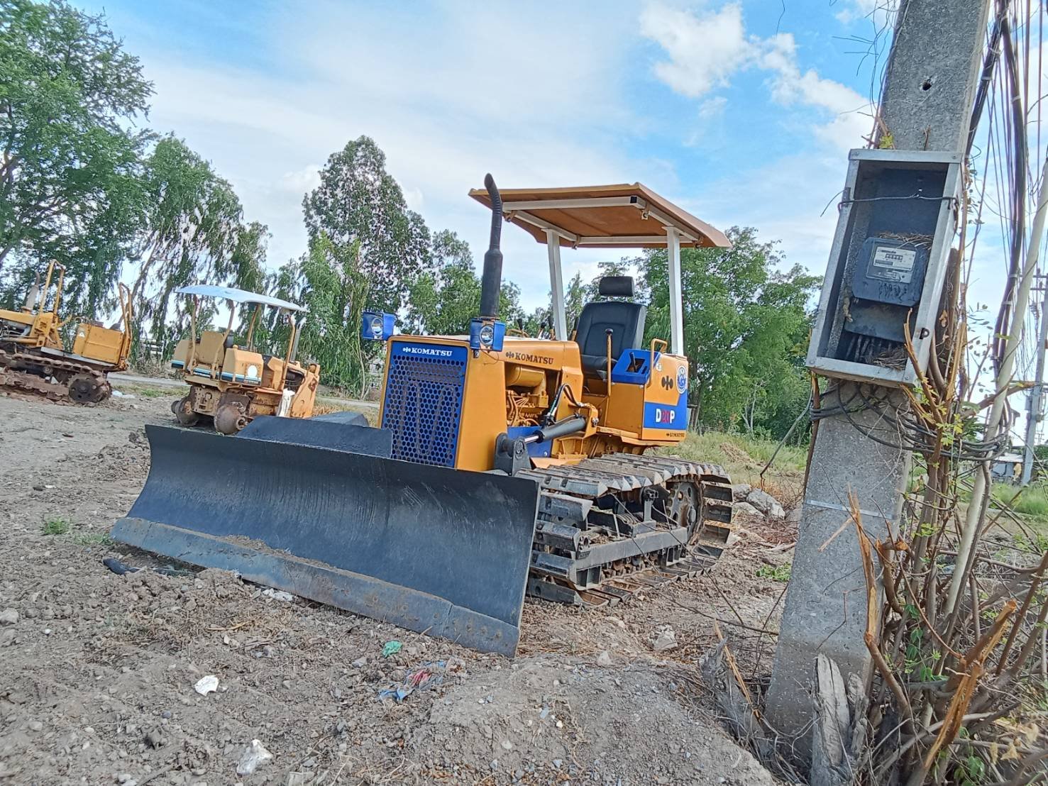 ขายแทรกเตอร์komatsu  D20p-6 ตีนเป็ด  ใบมีดสไล้ รถใช้งานดี ราคา220,000บ.