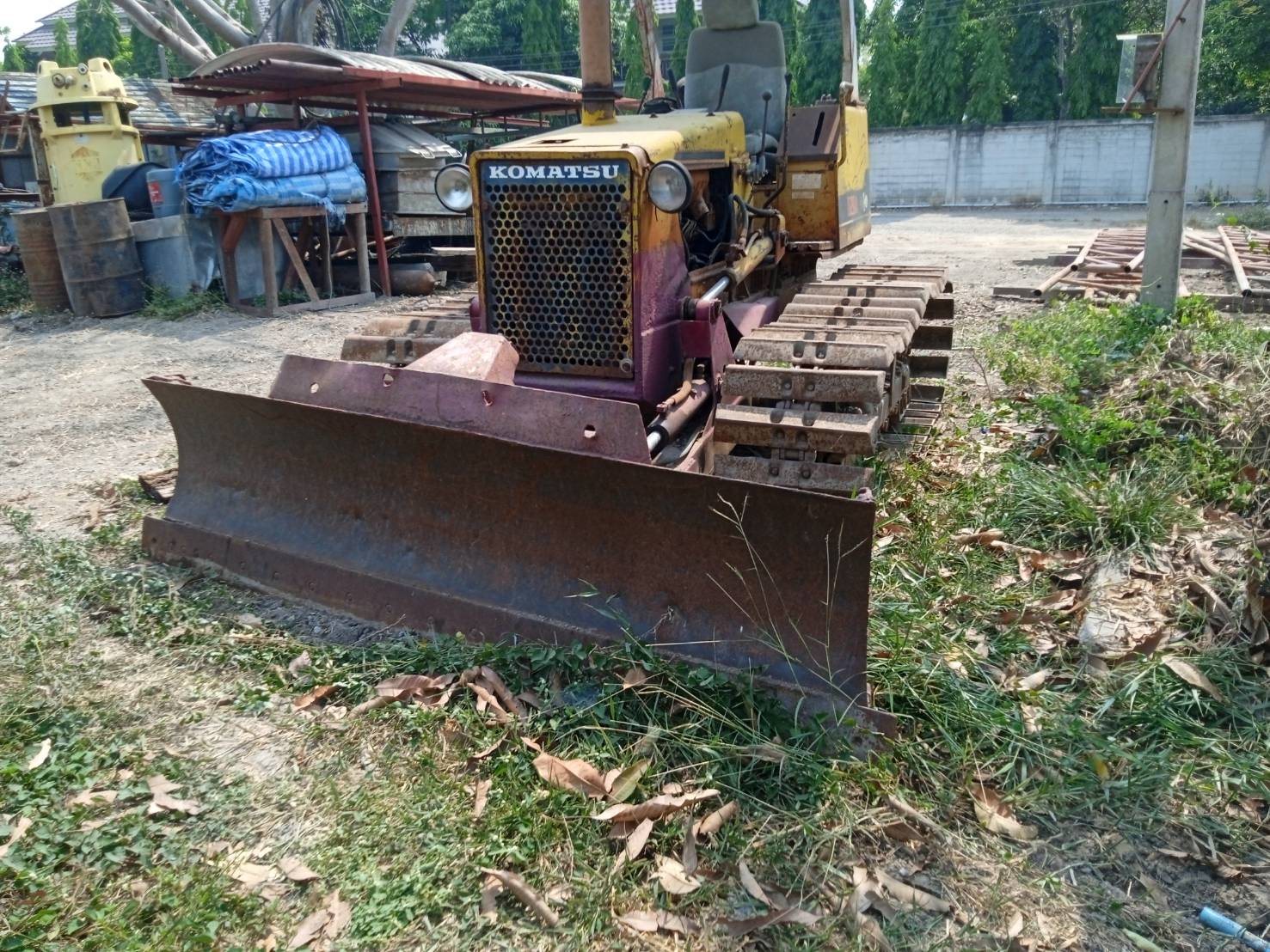 ขายแทรกเตอร์komatsu  D20p-6ตีนเป็ด รถใช้งานได้ ใบมีดสไล้ ราคา220,000บ.