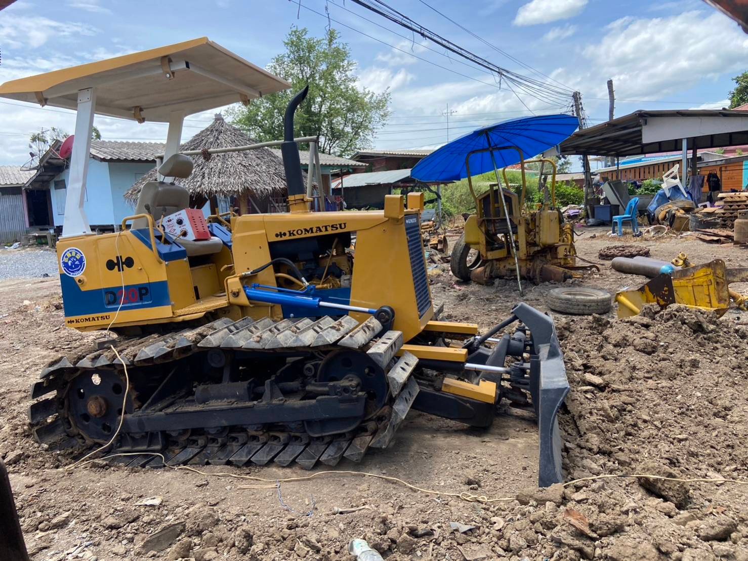ขายแทรกเตอร์komatsu  D20p-6 ตีนเป็ด ใช้งานดี ราคา220,000บ.