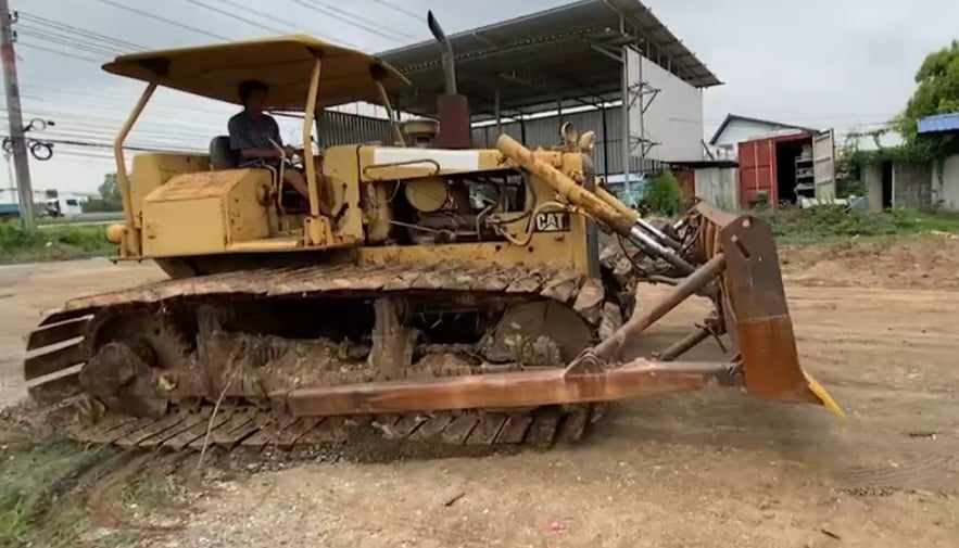 ขายแทรกเตอร์caterpillar D5Bตีนเป็ด เกียร์ตัด เอกสารใบซื้อขาย รถใช้งานดี แรงดี ใช้งานปกติราคา470,000บ.