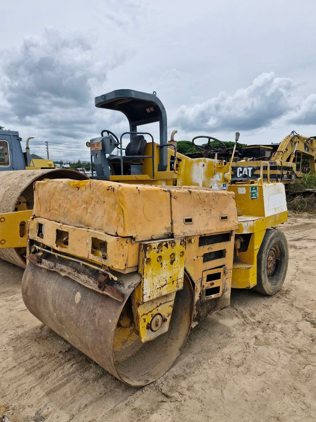 ขายรถบด4ตัน komatsu jv40c-1 ใช้งานได้ ราคาถูก150,000บ. ขายรถบด4ตัน komatsu jv40c-1 ใช้งานได้ ราคาถูก150,000บ.