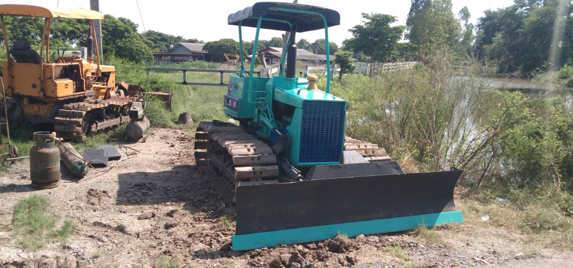 ขายแทรกเตอร์komatsu D20p-5ตีนเป็ด รถใช้งานได้ดีปกติ ทำงานดีราคา210,000บ. ขายแทรกเตอร์komatsu D20p-5ตีนเป็ด รถใช้งานได้ดีปกติ ทำงานดีราคา210,000บ.