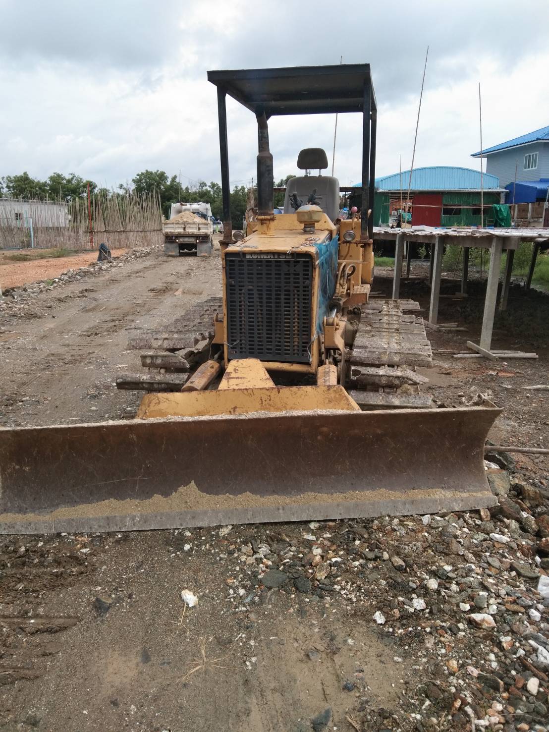 ขายแทรกเตอร์komatsu D20P-5 ตีนเป็ดใบมีดสไล้ ใช้งานดี ราคา115,000บ. ขายแทรกเตอร์komatsu D20P-5 ตีนเป็ดใบมีดสไล้ ใช้งานดี ราคา115,000บ.