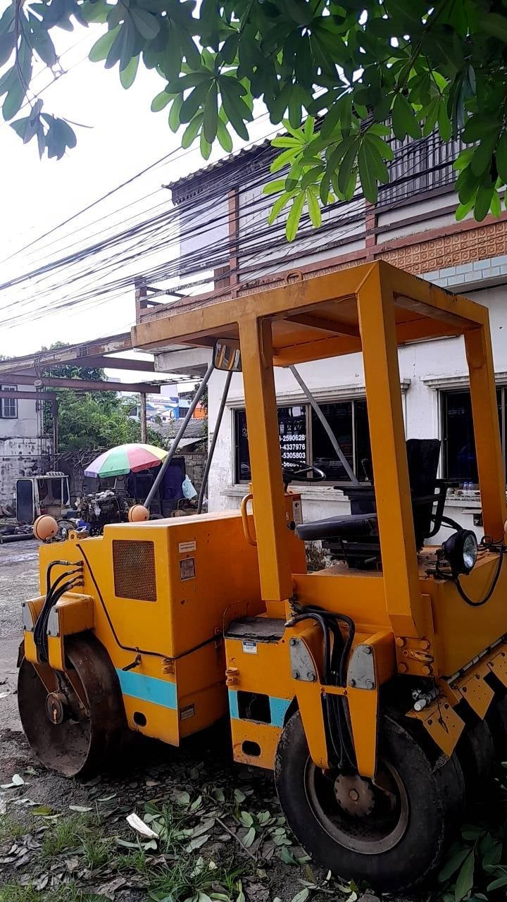 ขายรถบด4ตัน หน้าเหล็กหลังยาง ineesoll-rand cr-36เล่มทะเบียน  สั่นสะเทือน ใช้งานดีทำงานดีราคา2.6แสน