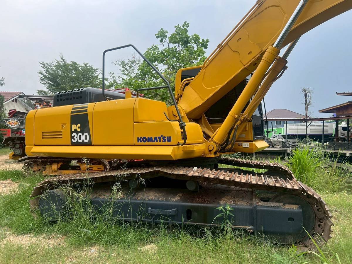 ขายรถแม็คโครkomatsu pc300-8 เล่มทะเบียน ใช้งานดี ราคา1.4ล.บาท