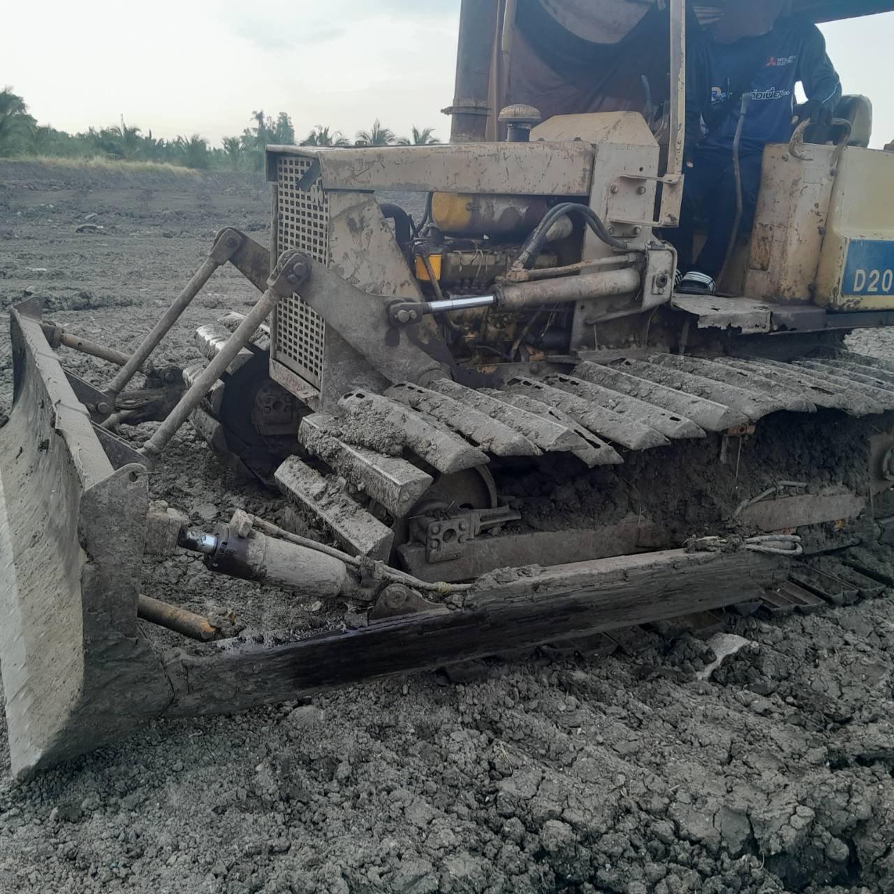 ขายแทรกเตอร์komatsu D20p-5 ตีนเป็ด70ซม. ใช้งานได้ ราตา150,000บ.