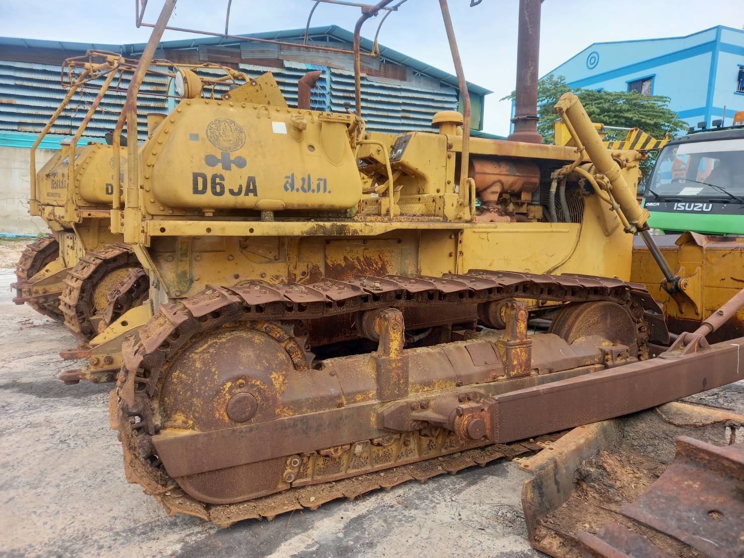 ขายแทรกเตอร์komatsu D65a-8ตีนไก่ เล่มทะเบียน ใช้งานได้ปกติราคา650,000บ. ขายแทรกเตอร์komatsu D65a-8ตีนไก่ เล่มทะเบียน ใช้งานได้ปกติราคา650,000บ.