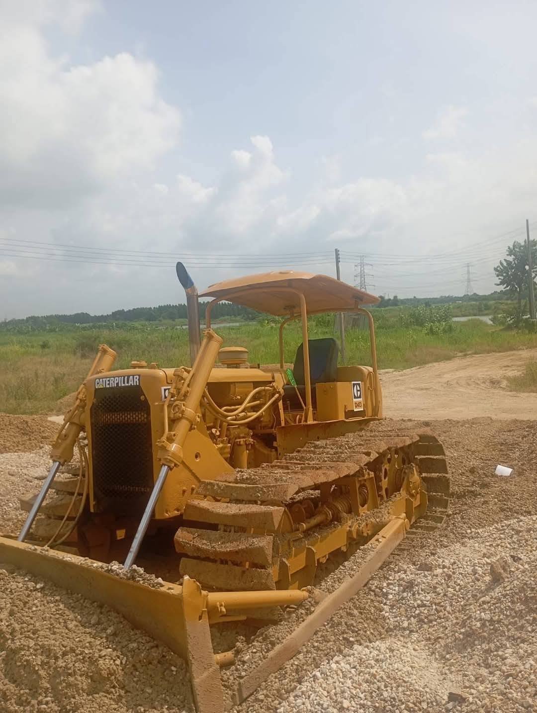 ขายแทรกเตอร์CAT D4D ตีนเป็ด ใช้งานดี ราคาถูก2.6แสน ขายแทรกเตอร์CAT D4D ตีนเป็ด ใช้งานดี ราคาถูก2.6แสน