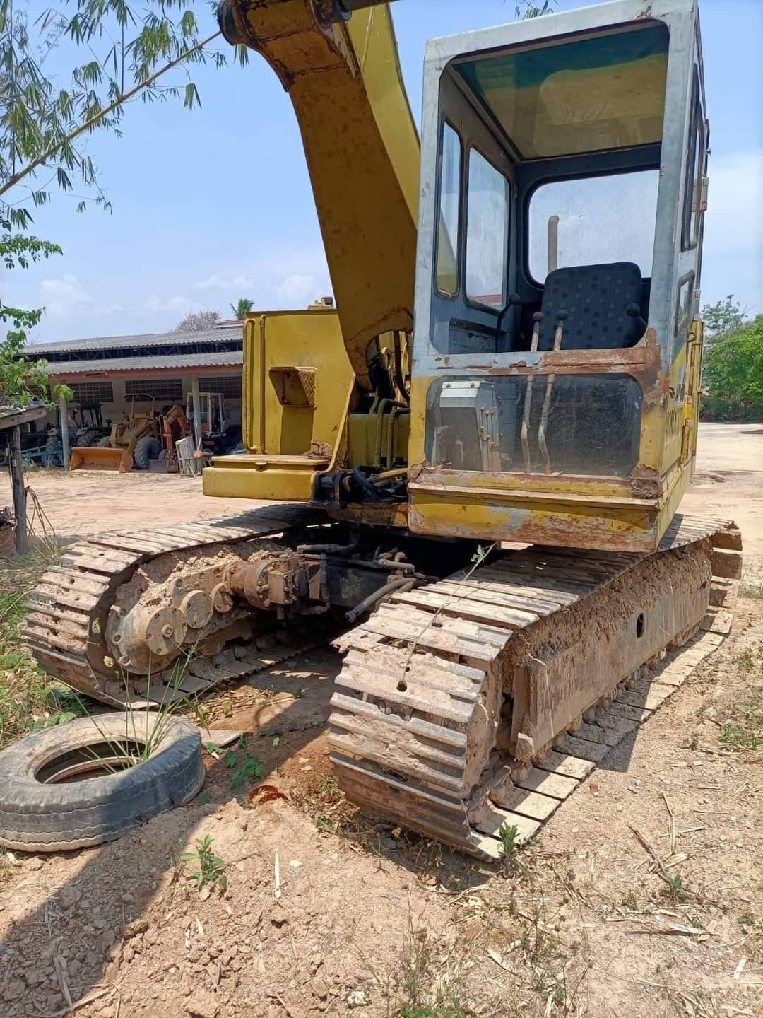 ขายแม็คโครkomatsu pc120-1 ตัวเดิน นิคโก้ ใช้งานได้ปกติราคา150,000บ.