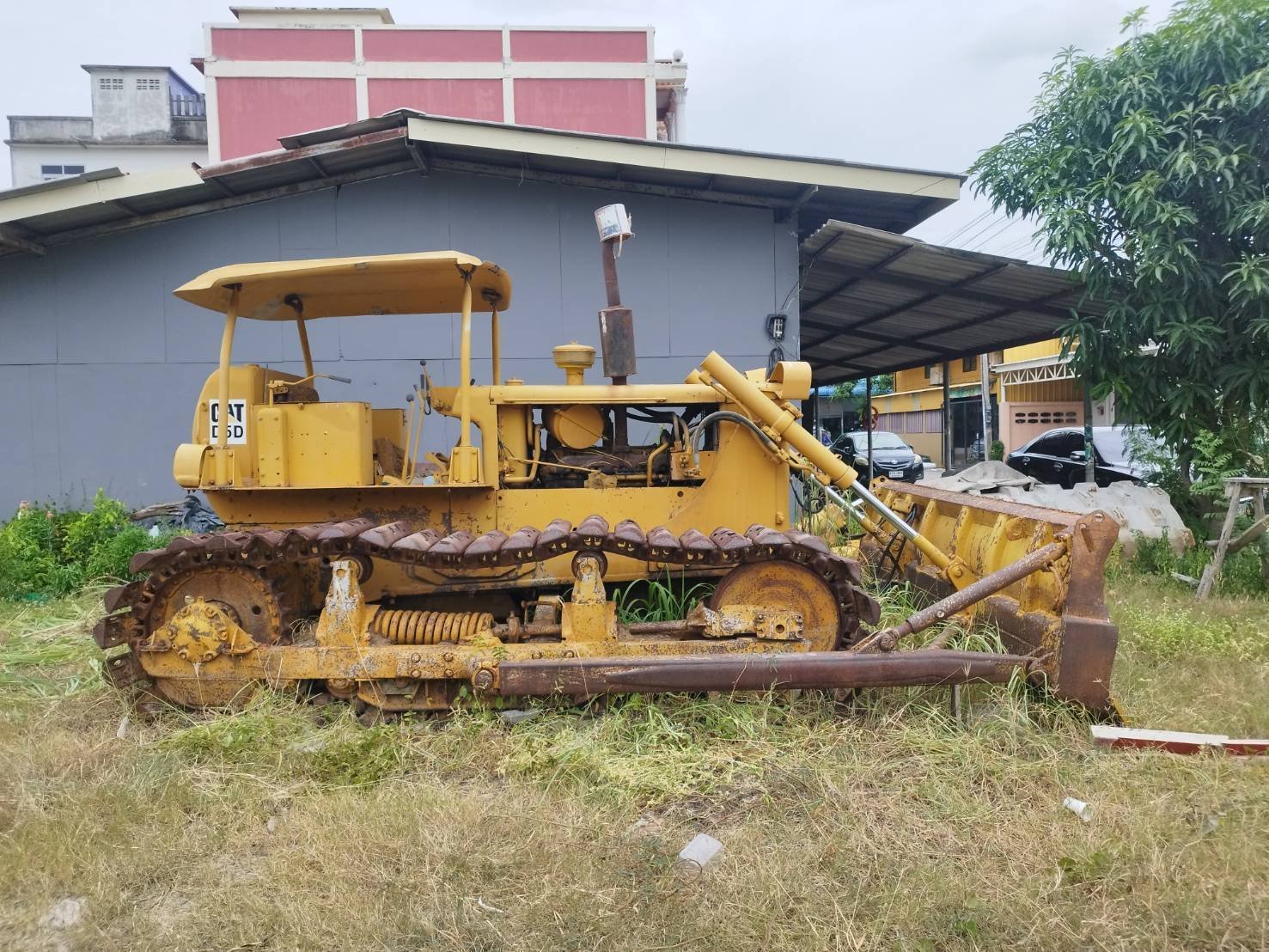 รถแทรกเตอร์CAT D5 ตีนเป็ด +รถเกรดเดอร์cat12G ใช้งานได้ ใบซื้อขายราคา499,000บ.