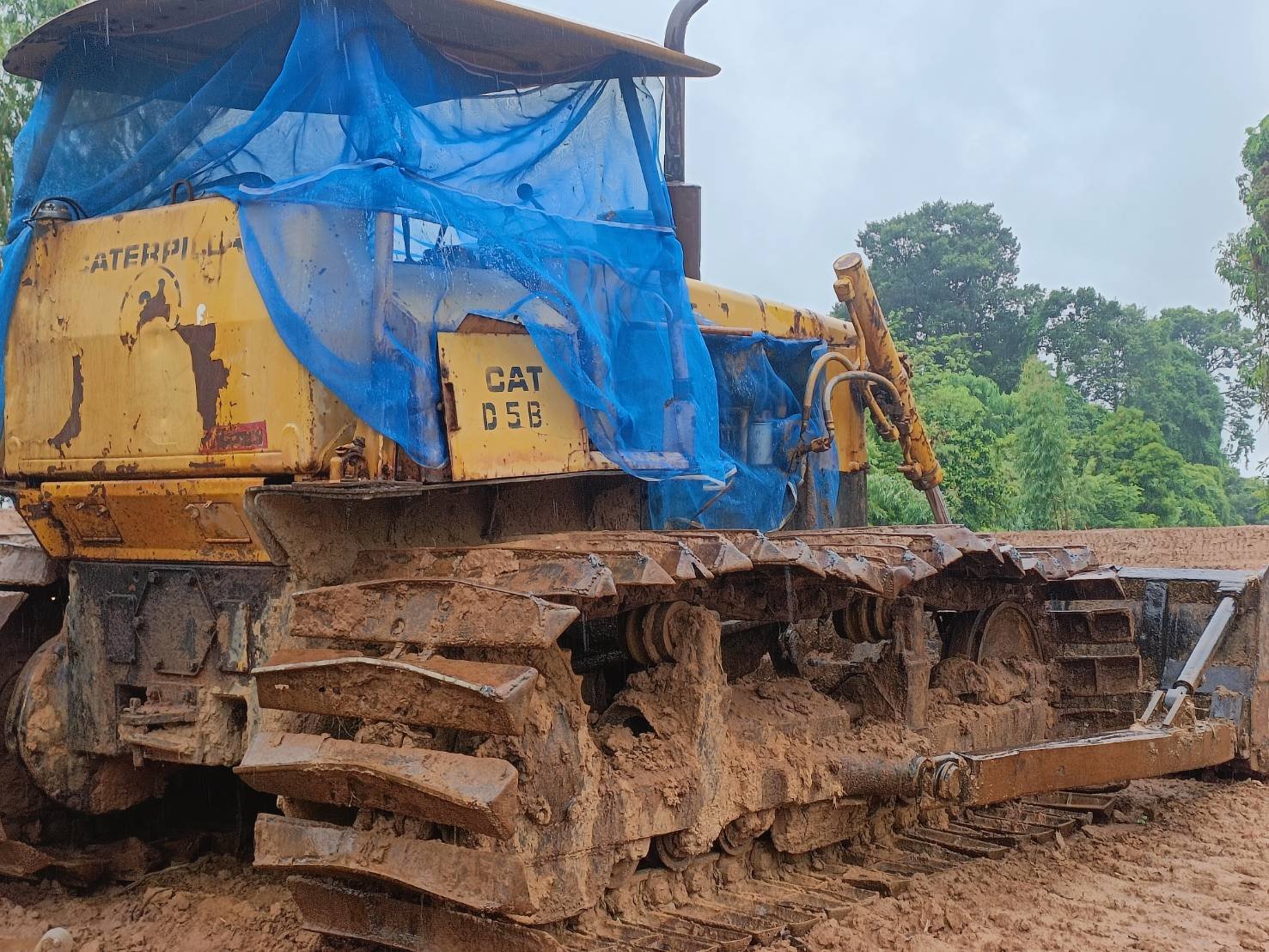 ขายแทรกเตอร์caterpillar  D5B ตีนเป็ด ใช้งานได้ดี  ราคา4.5แสน