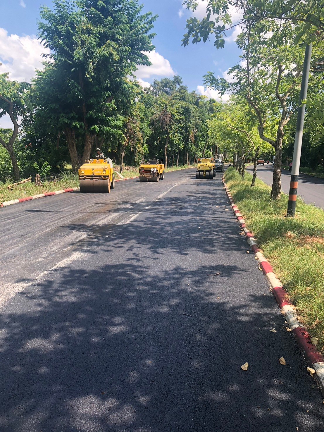 ขายรถบดรวม3คัน , รถบดหน้าเหล็กหลังยาง4ตัน  sumitomo 1คัน , รถบดล้อยาง watanabe 1คัน , รถบดล้อยางsakai 1คัน ขายเหมารวม  3 คัน ราคา380,000บ.